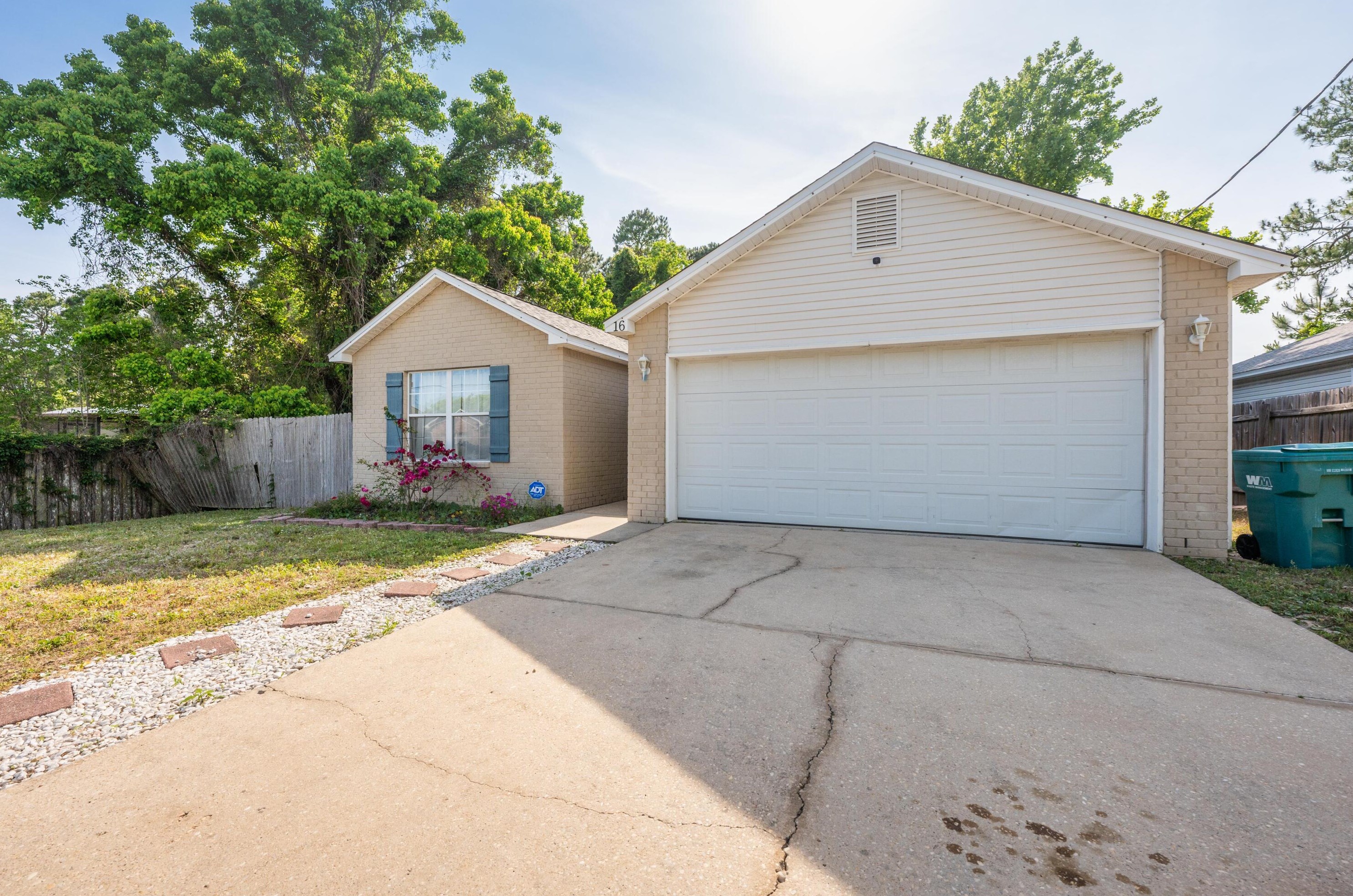 16 Cactus Rd, Mary Esther, FL 32569-1467
