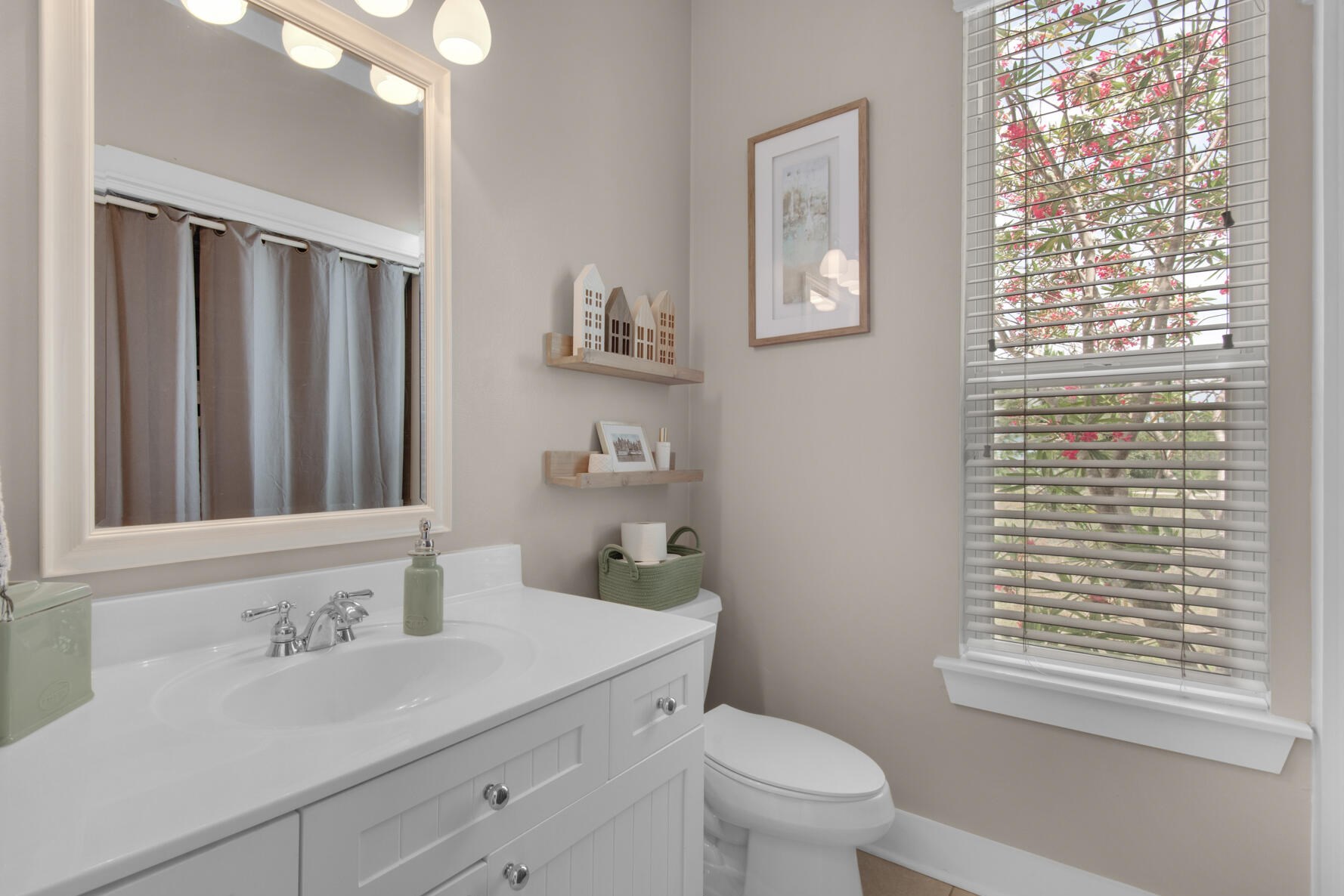 229 Tecumseh Ln, Mary Esther FL  32569-2220 exterior