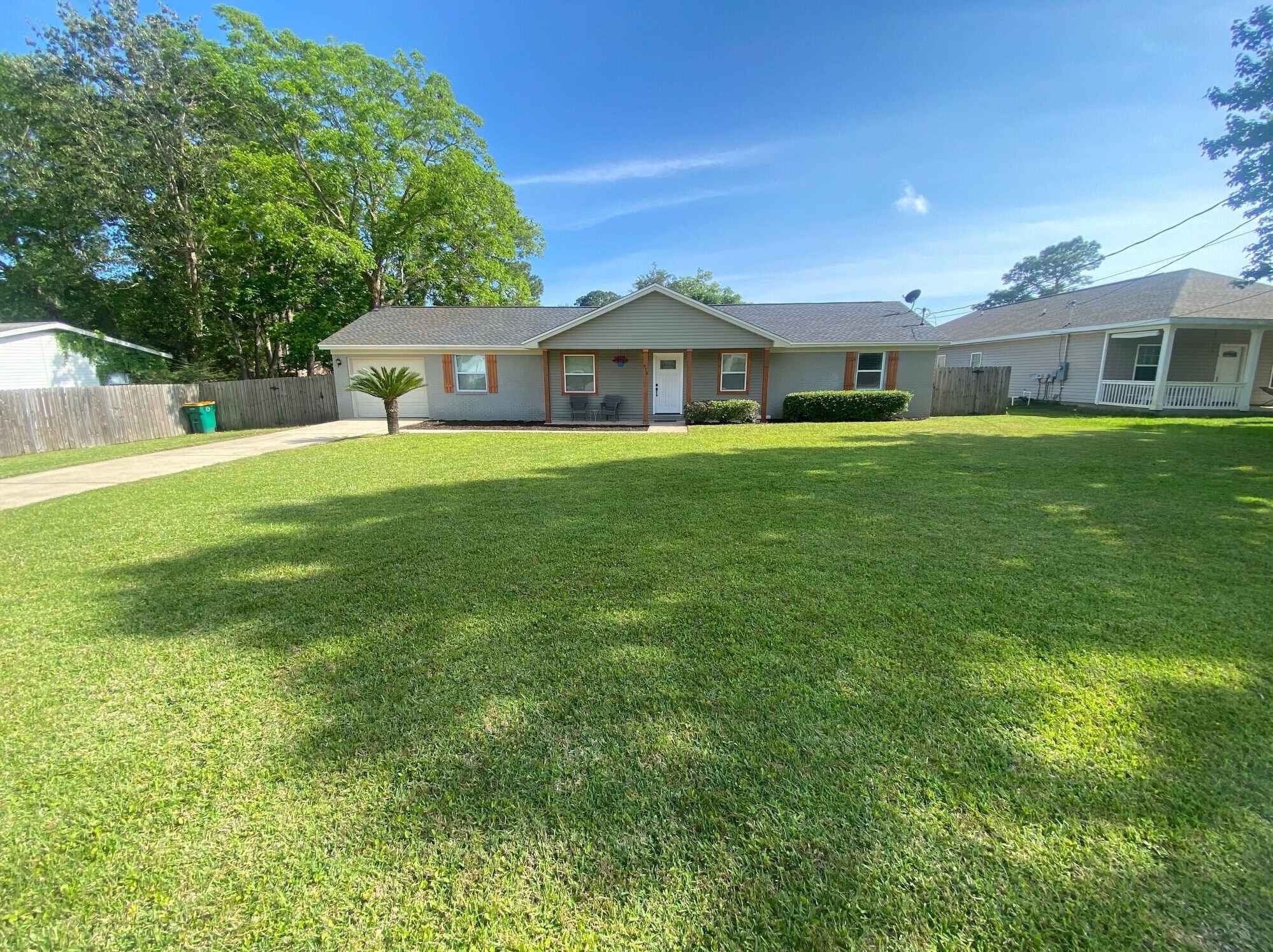 472 Lakeview St, Mary Esther, FL 32569-1320