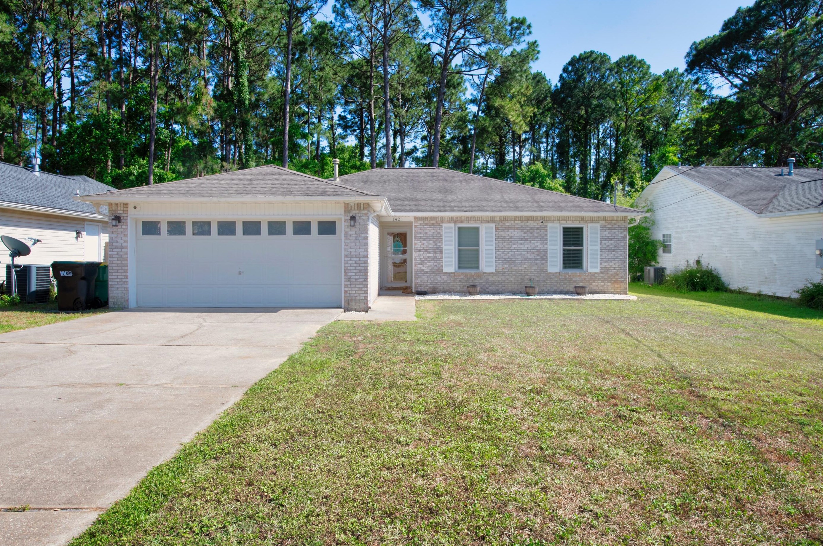 142 Harding Rd, Niceville, FL 32578-3385