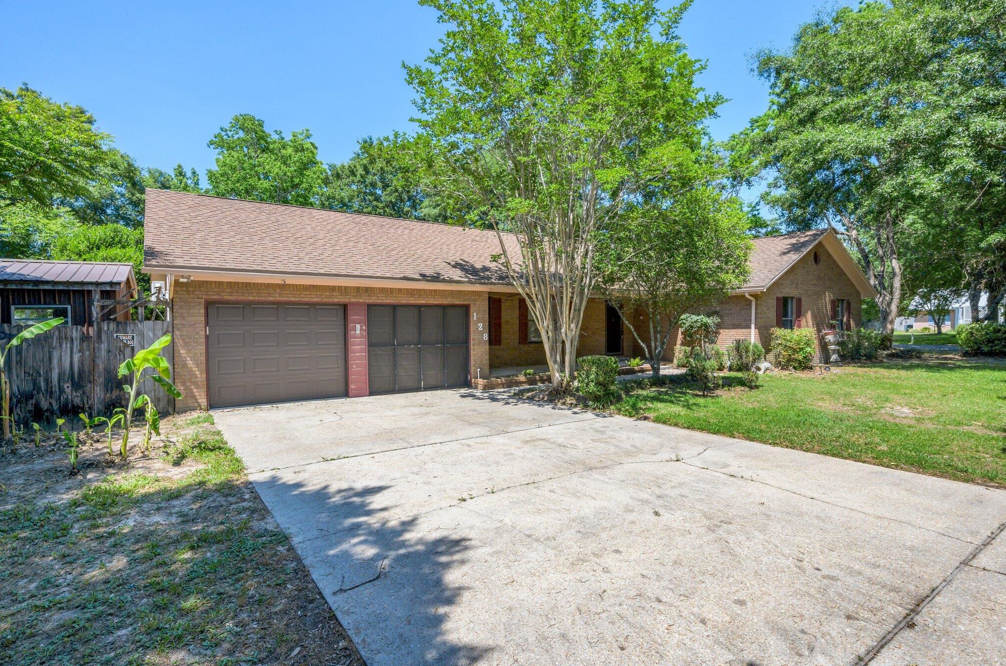 128 Twin Oak Dr, Crestview, FL 32536-9383