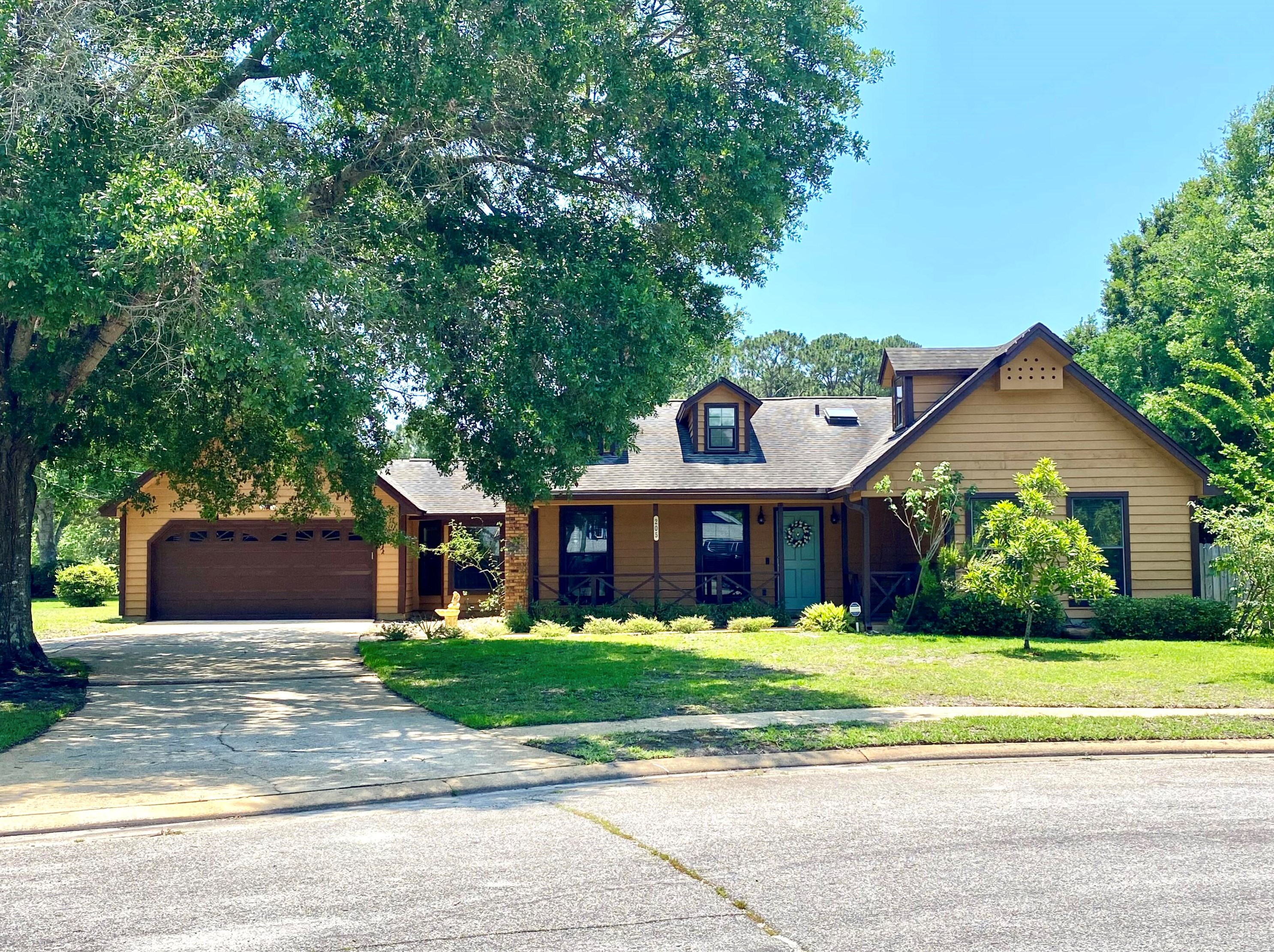 205 Elliott Rd, Mary Esther, FL 32569-1655