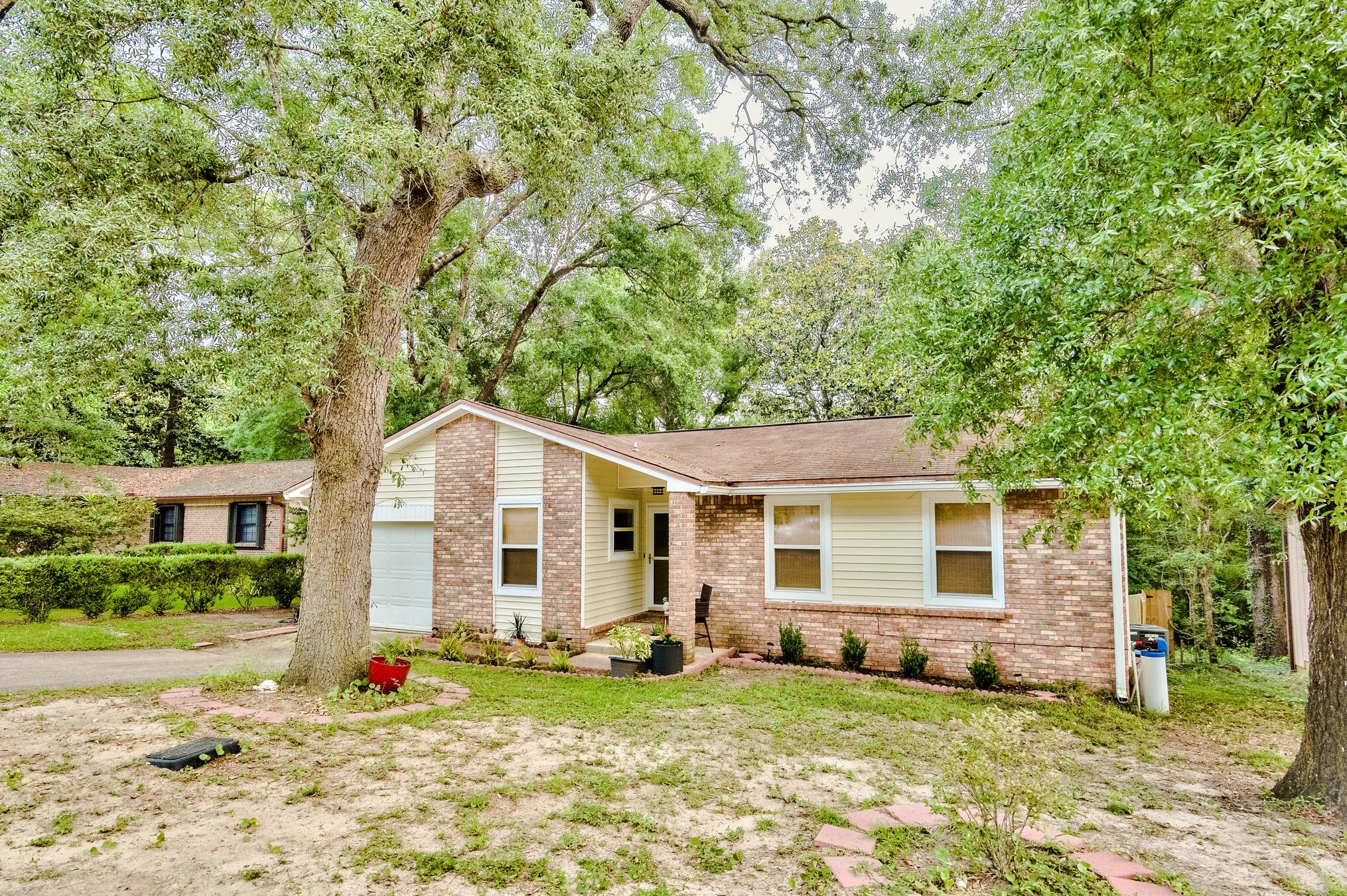 555 Woodlow Rd, Niceville, FL 32578-2129