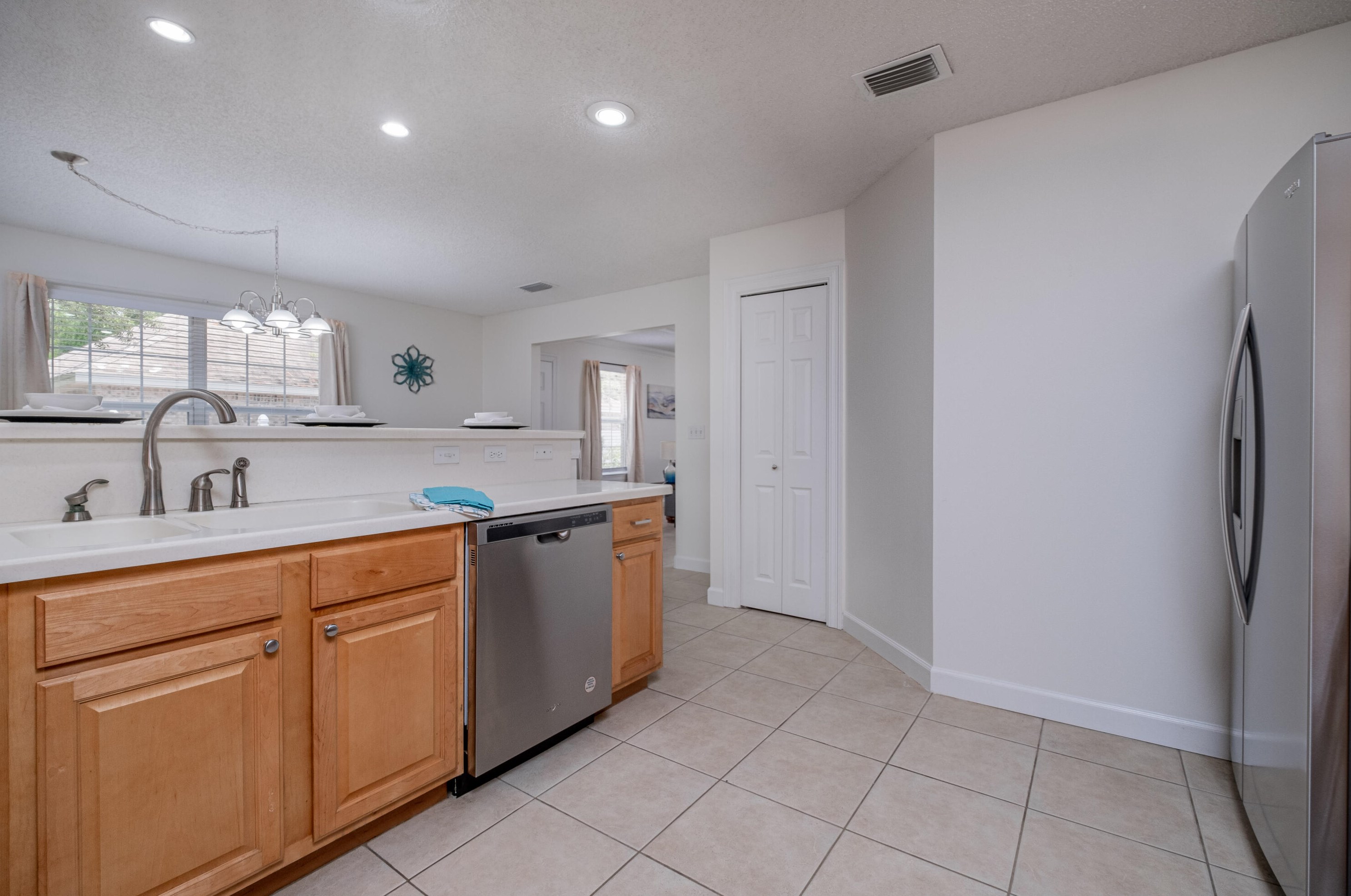 98 Point Comfort Rd, Mary Esther FL  32569-2096 exterior