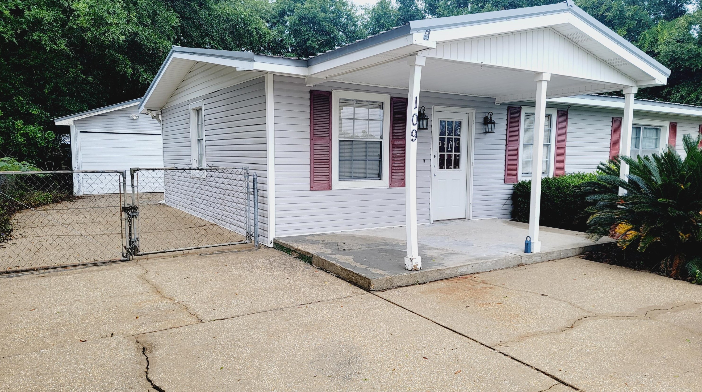 109 North Ave, Crestview FL  32536-2333 exterior