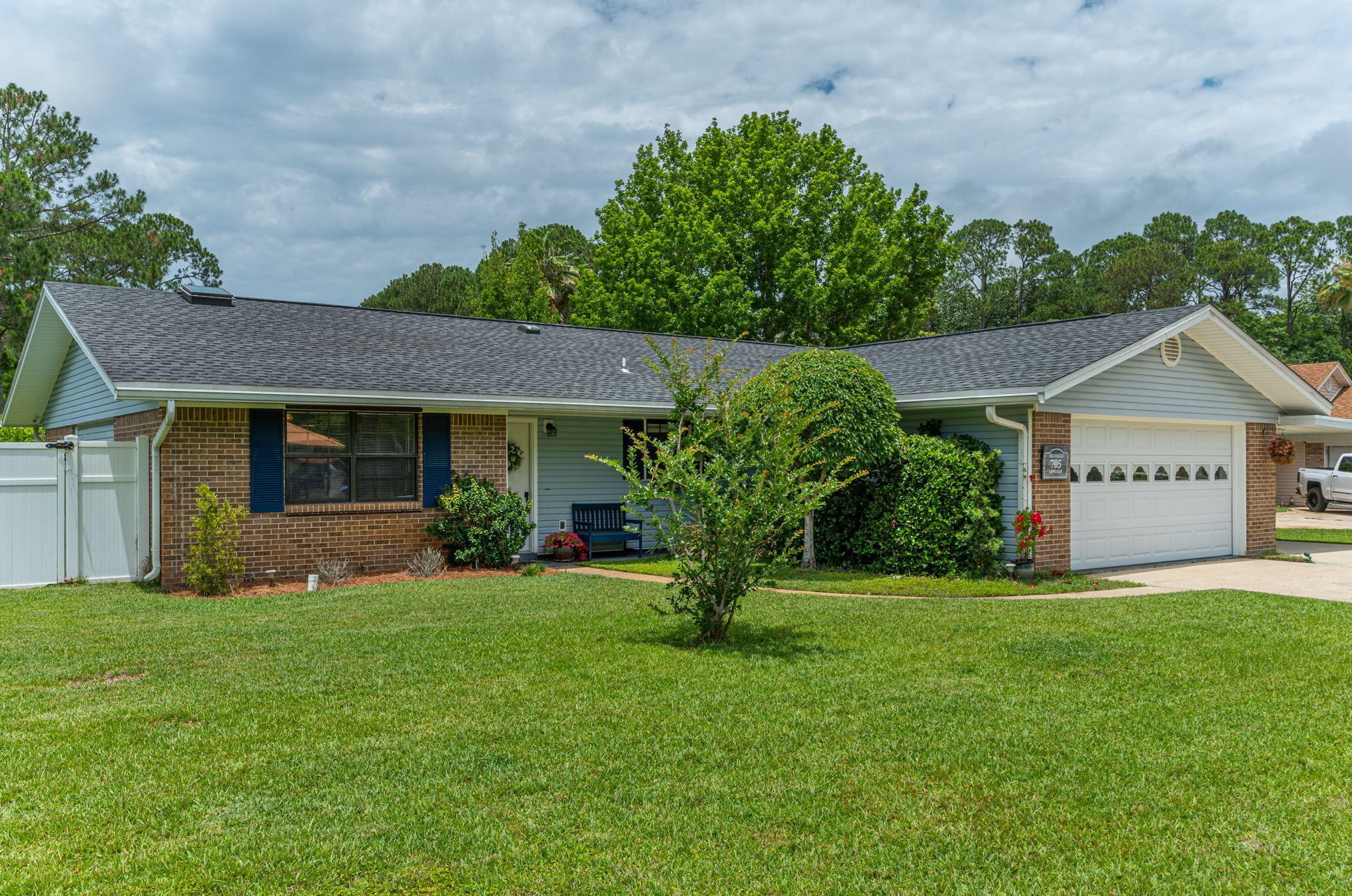 705 Longleaf Dr, Fort Walton Beach, FL 32548-3305