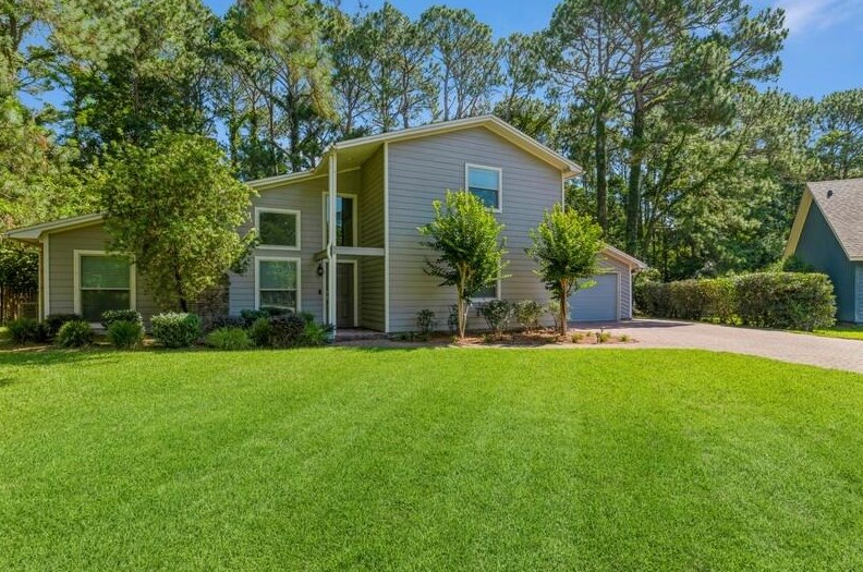725 Prestwick Dr, Niceville, FL 32578-3858