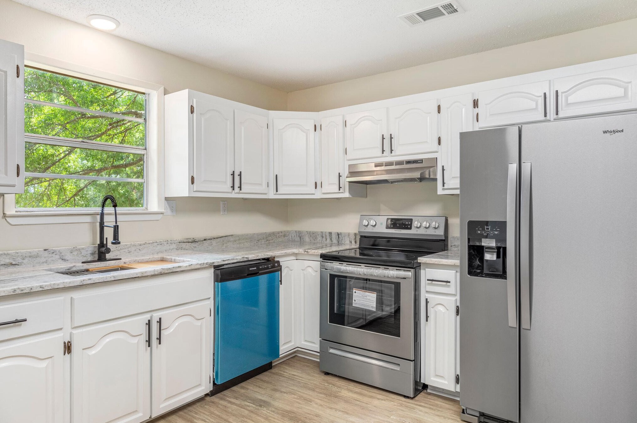 5655 J V Woolley Rd, Crestview, FL 32539-8868