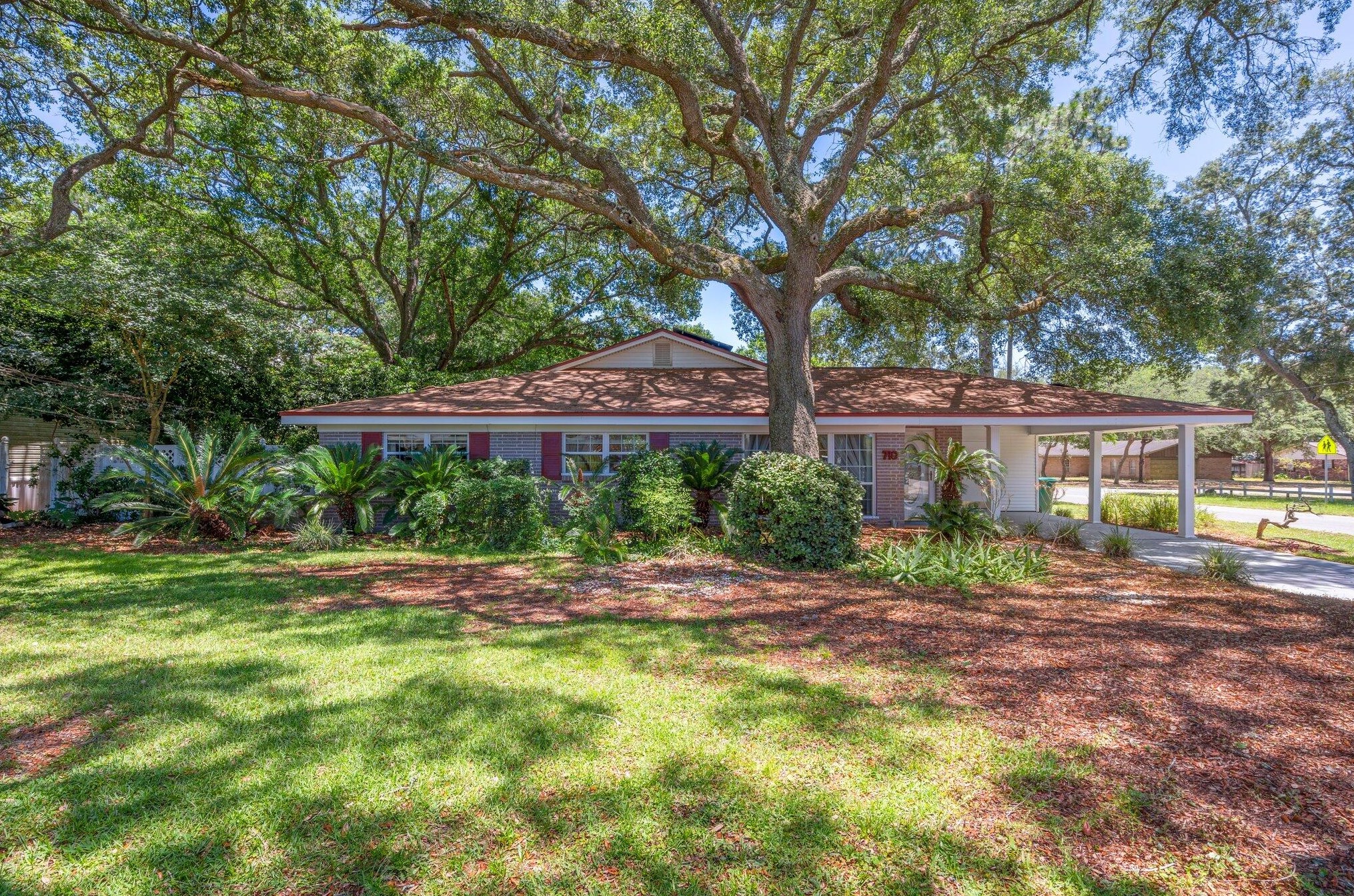 710 Hazel Dr, Fort Walton Beach, FL 32547-2002