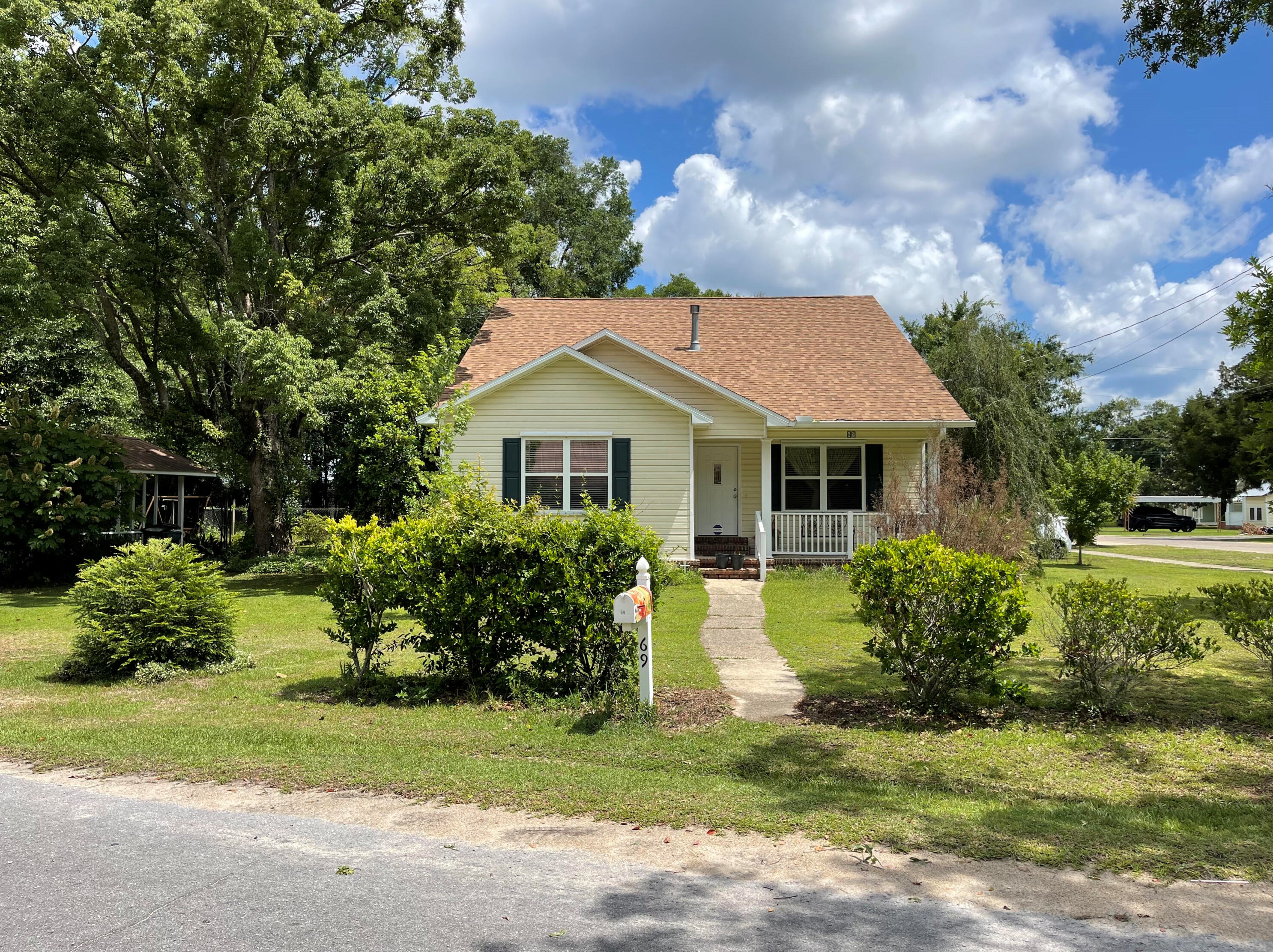 69 E Orange Ave E, Defuniak Springs, FL 32435