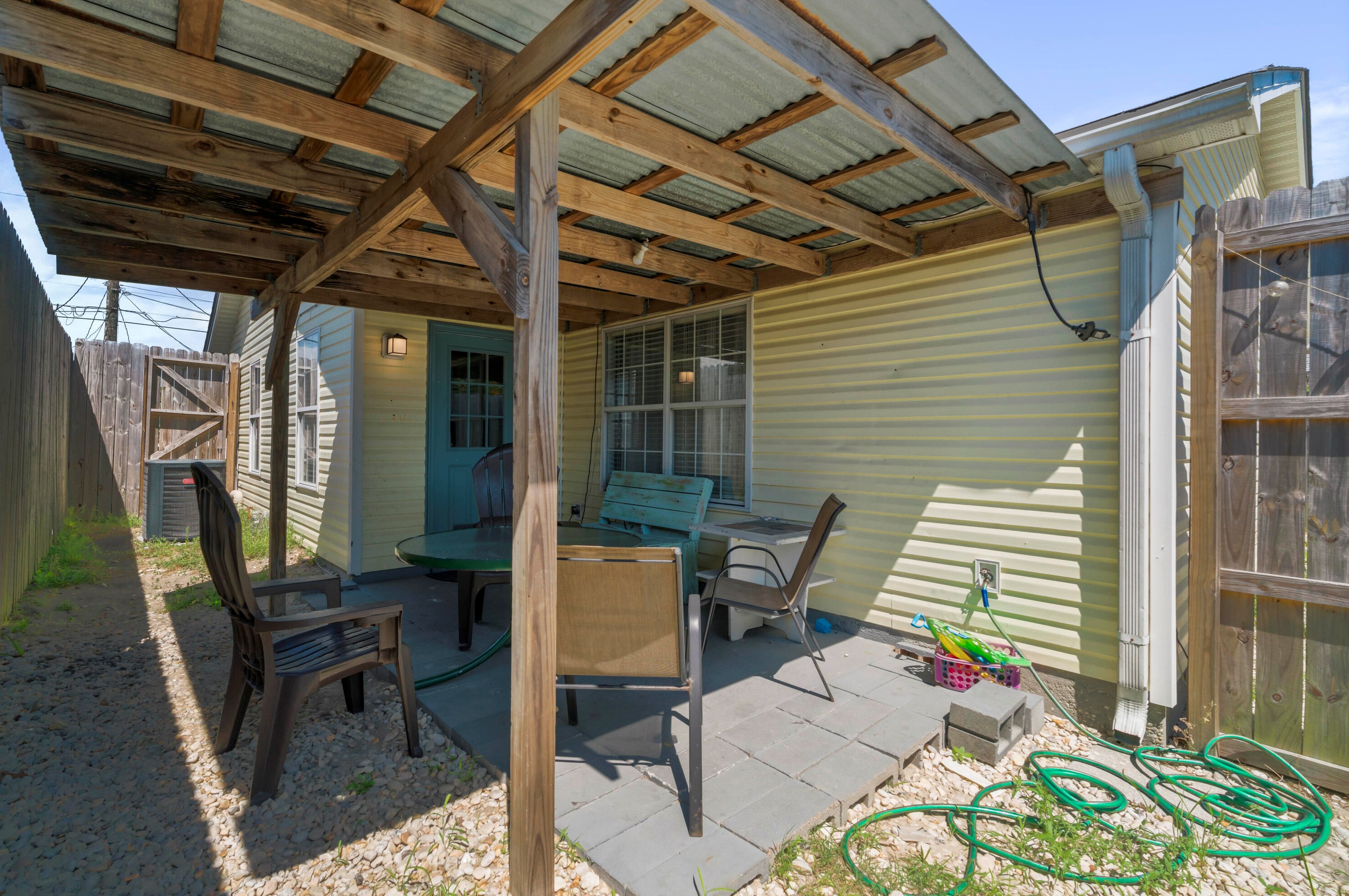 5703 Beach Dr, Panama City FL 32408-6545 exterior