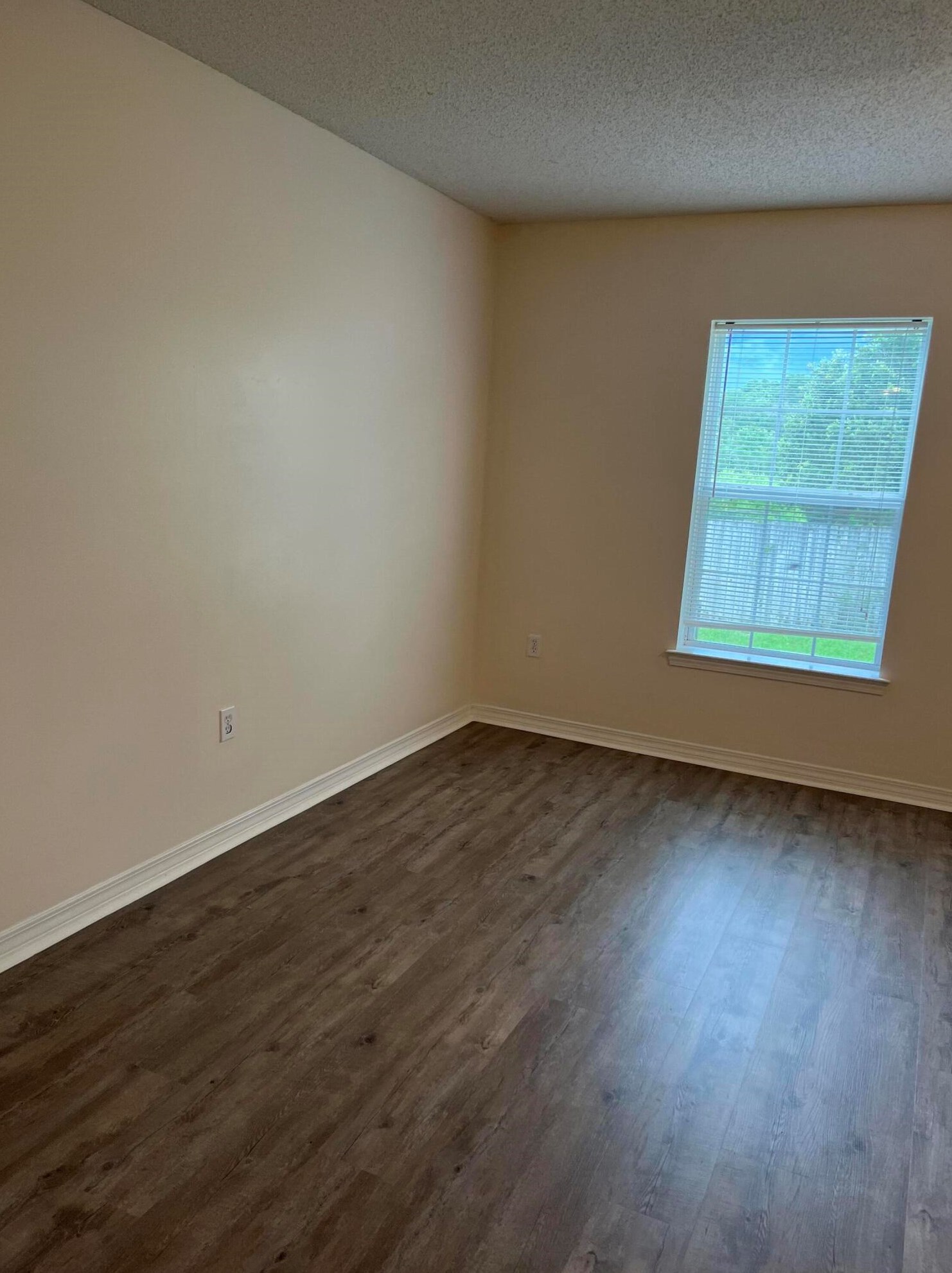 202 Johnson Ct, Crestview FL  32536-4810 exterior