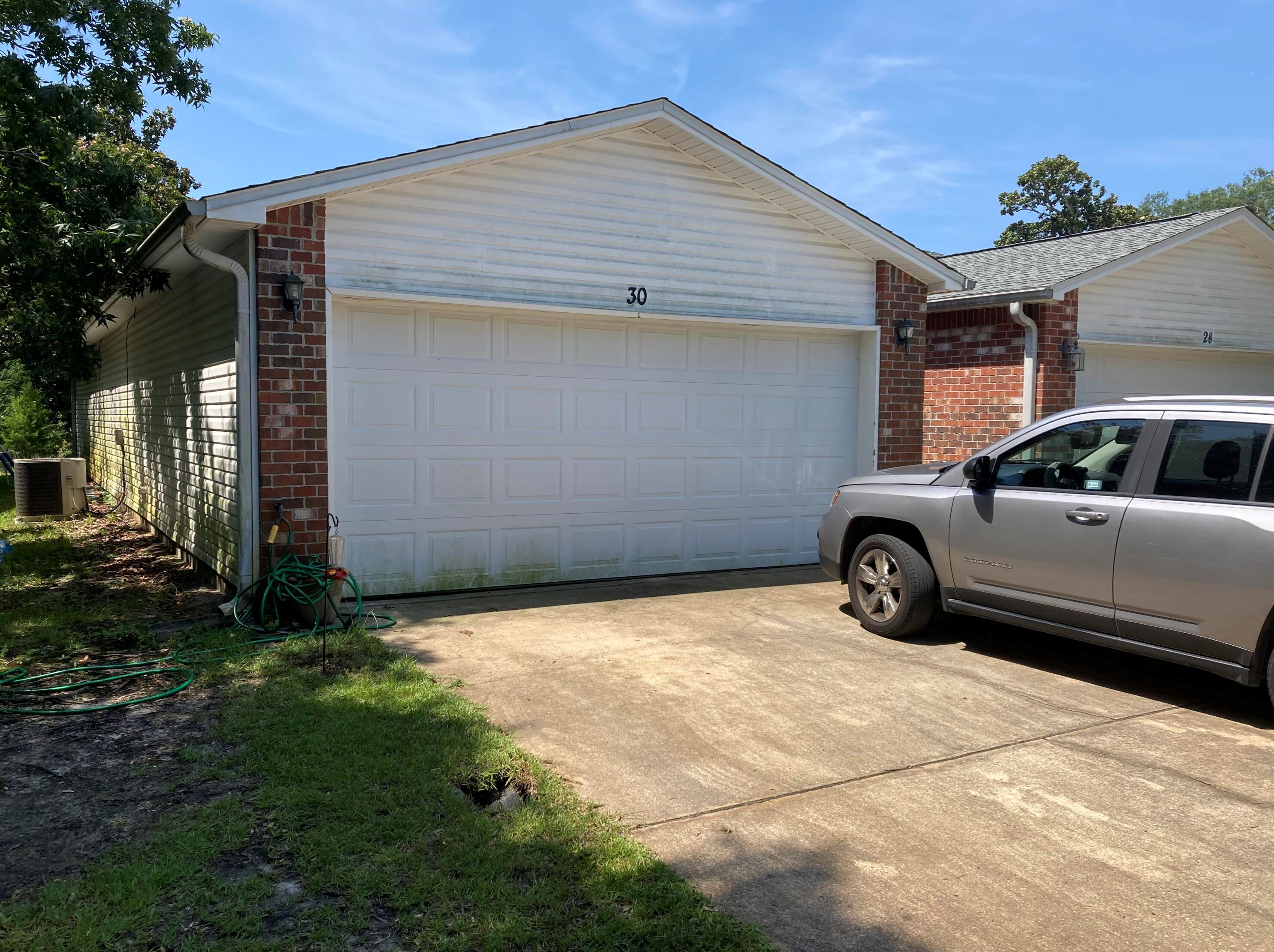 30 Lane Dr, Mary Esther, FL 32569-2903
