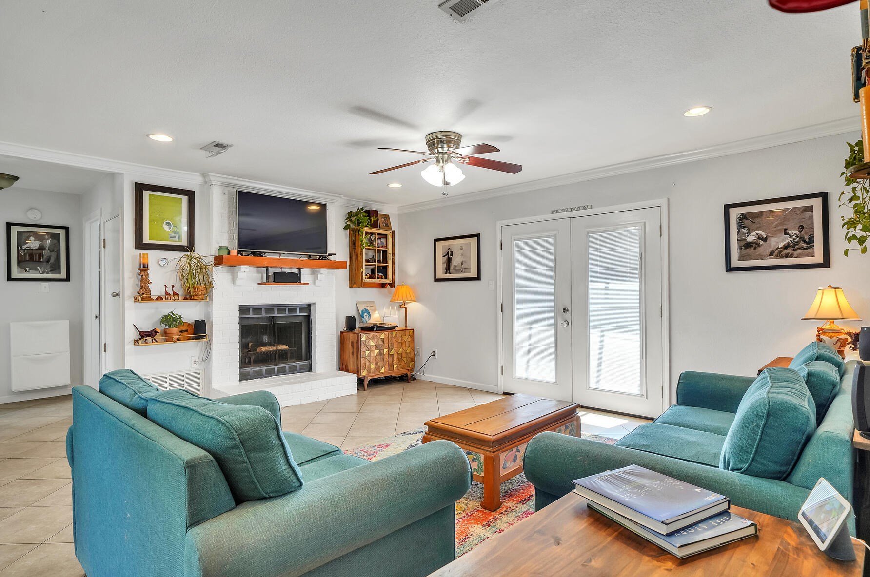 1020 Quail Holw Dr, Mary Esther FL  32569-3406 exterior