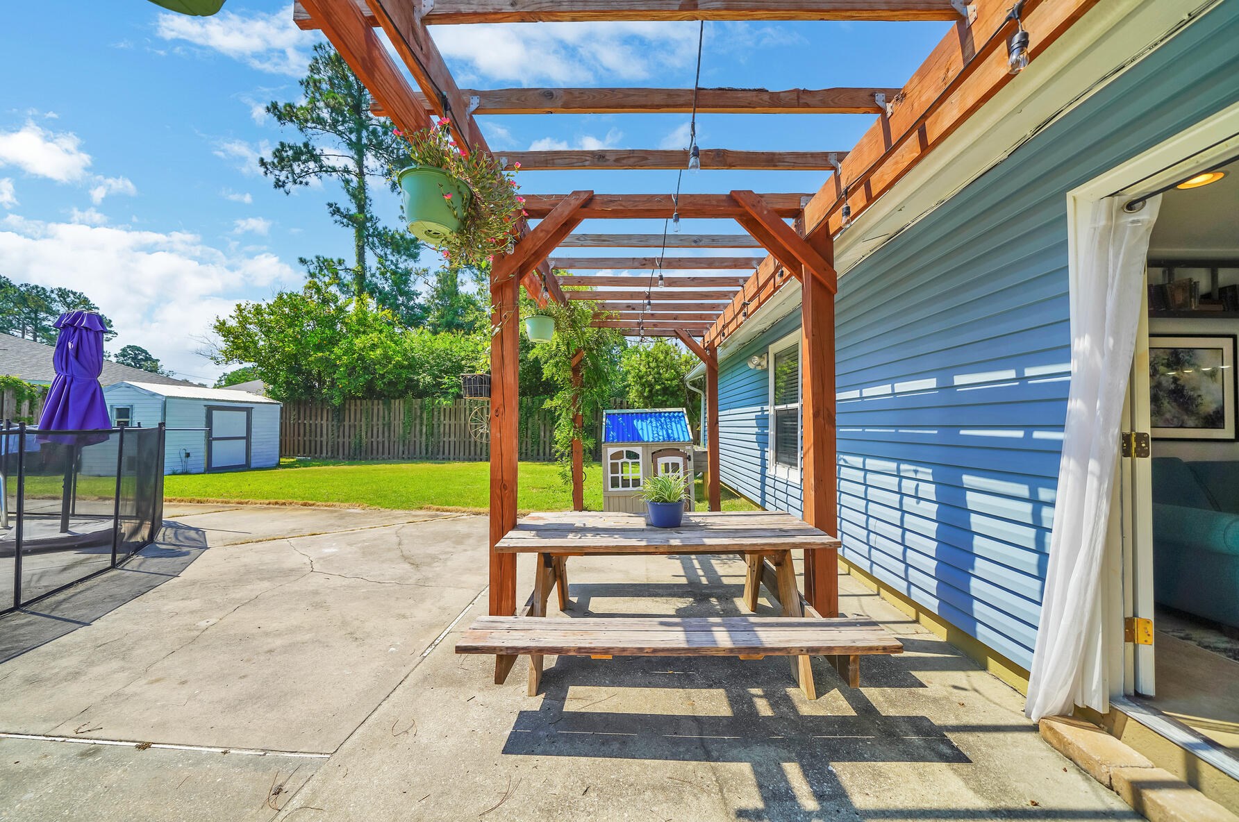 1020 Quail Holw Dr, Mary Esther FL  32569-3406 exterior