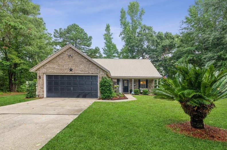 121 Fairway Dr, Crestview, FL 32536-8410