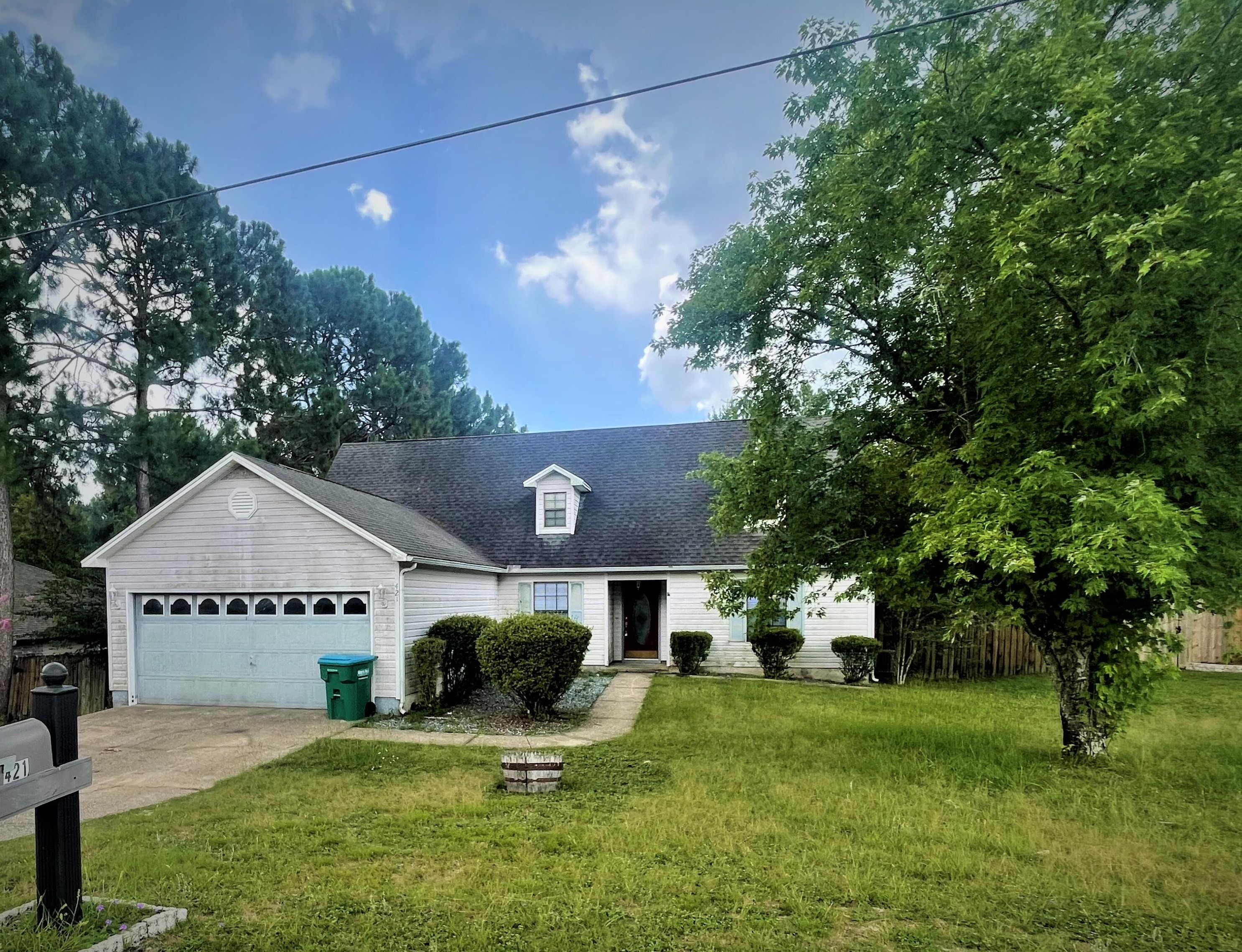 421 Juniper Dr, Crestview FL  32536-9224 exterior