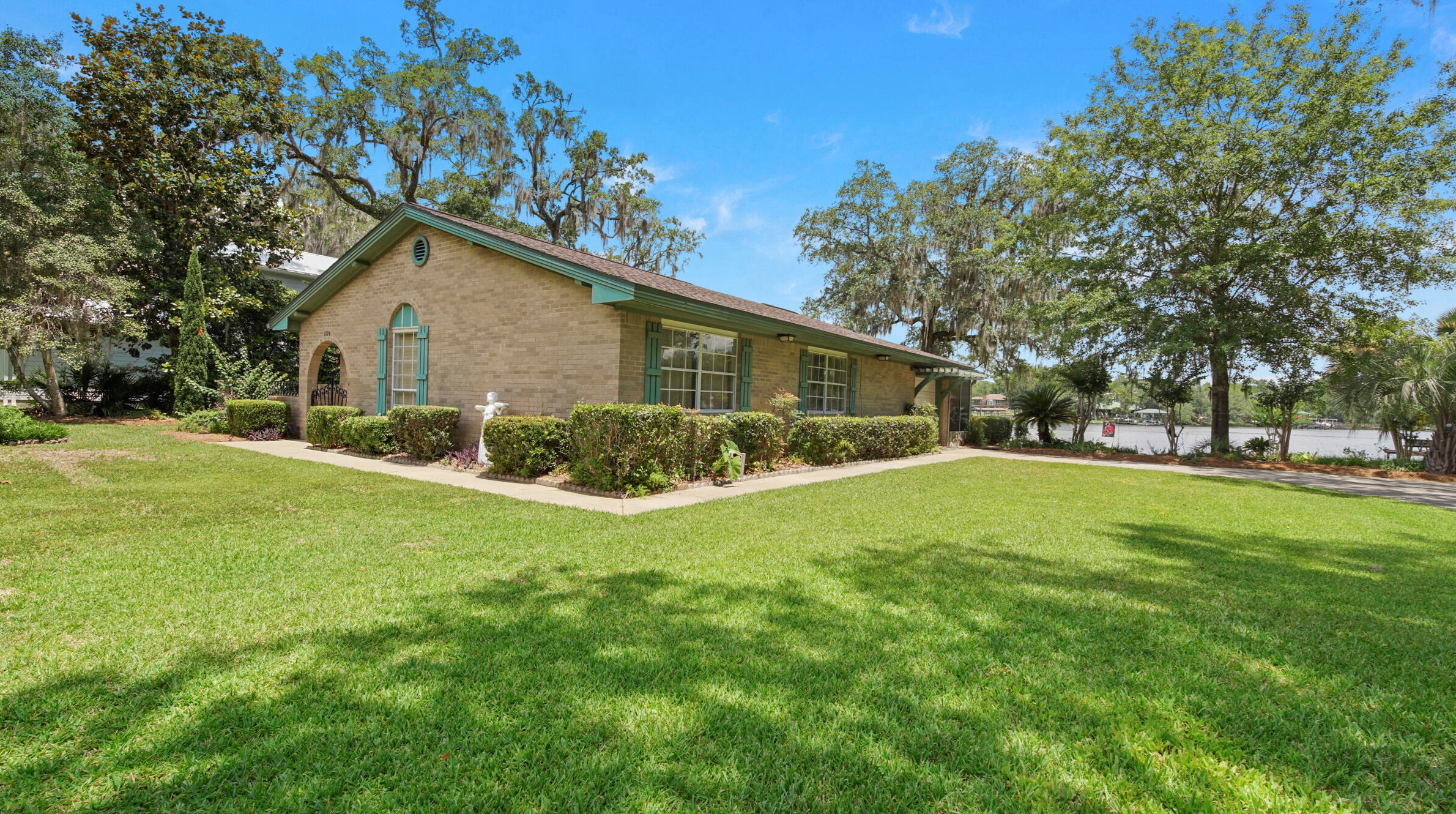 1124 Bay Grove Rd, Freeport, FL 32439