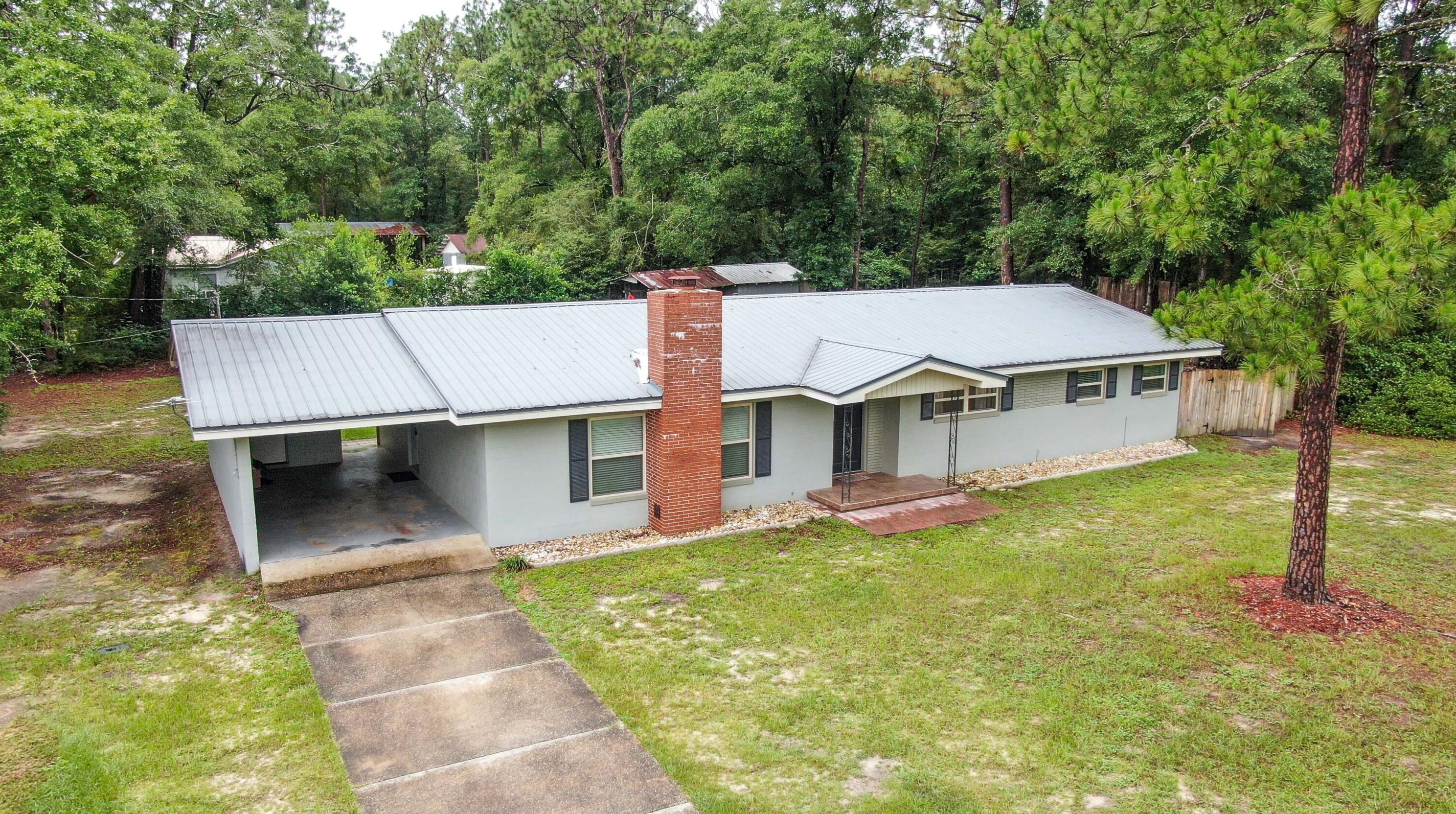 40 White St, Defuniak Springs, FL 32435