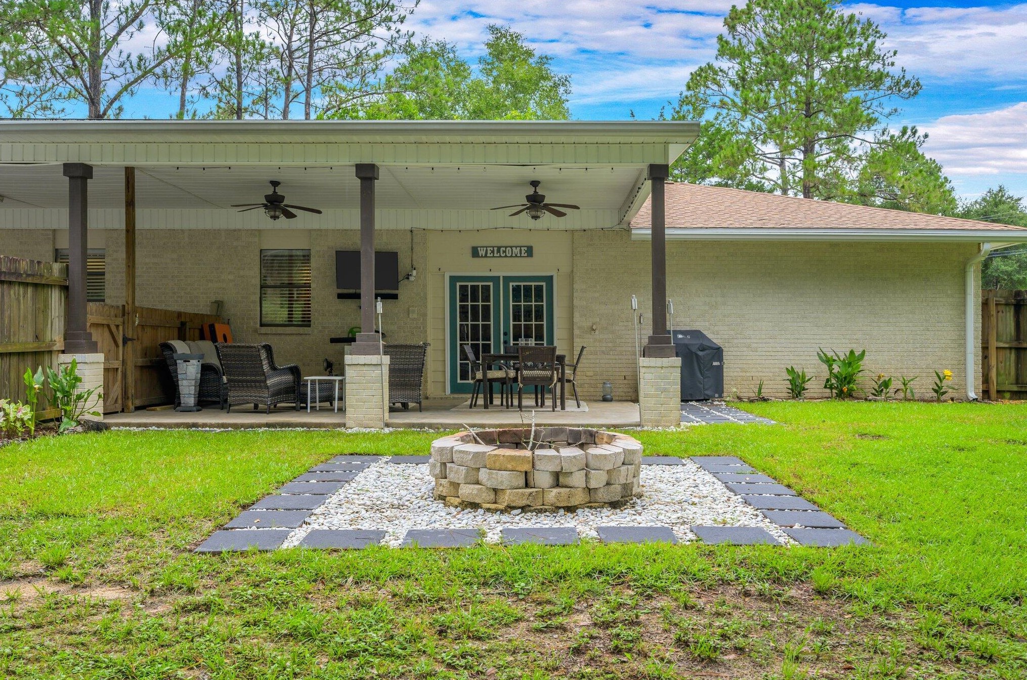 1202 Grandview Dr, Crestview FL  32539-8530 exterior