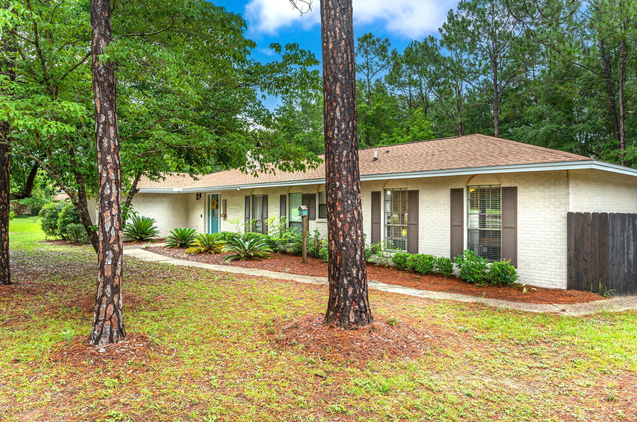 1202 Grandview Dr, Crestview FL  32539-8530 exterior