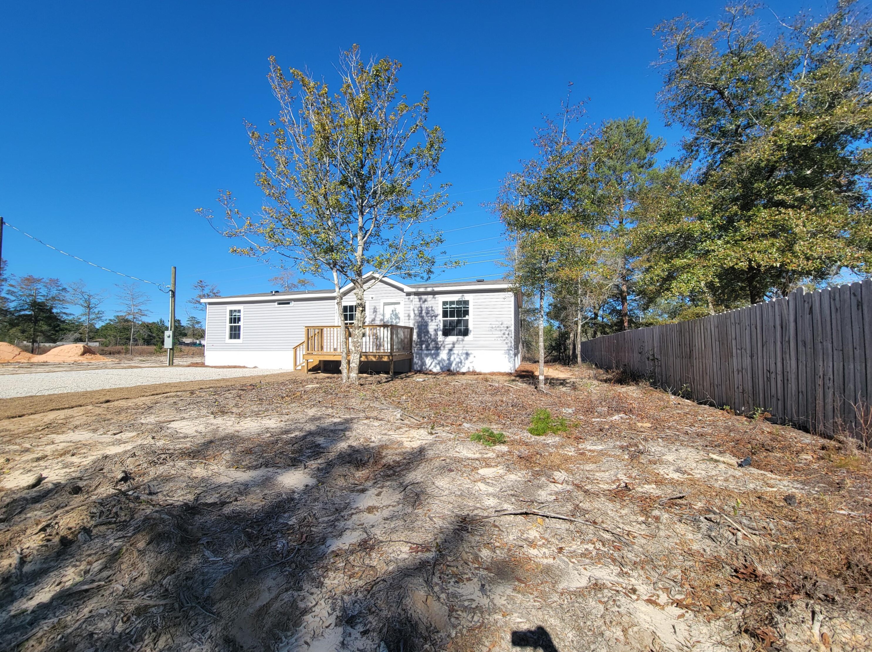 281 E Violet Ln E, Defuniak Springs, FL 32433