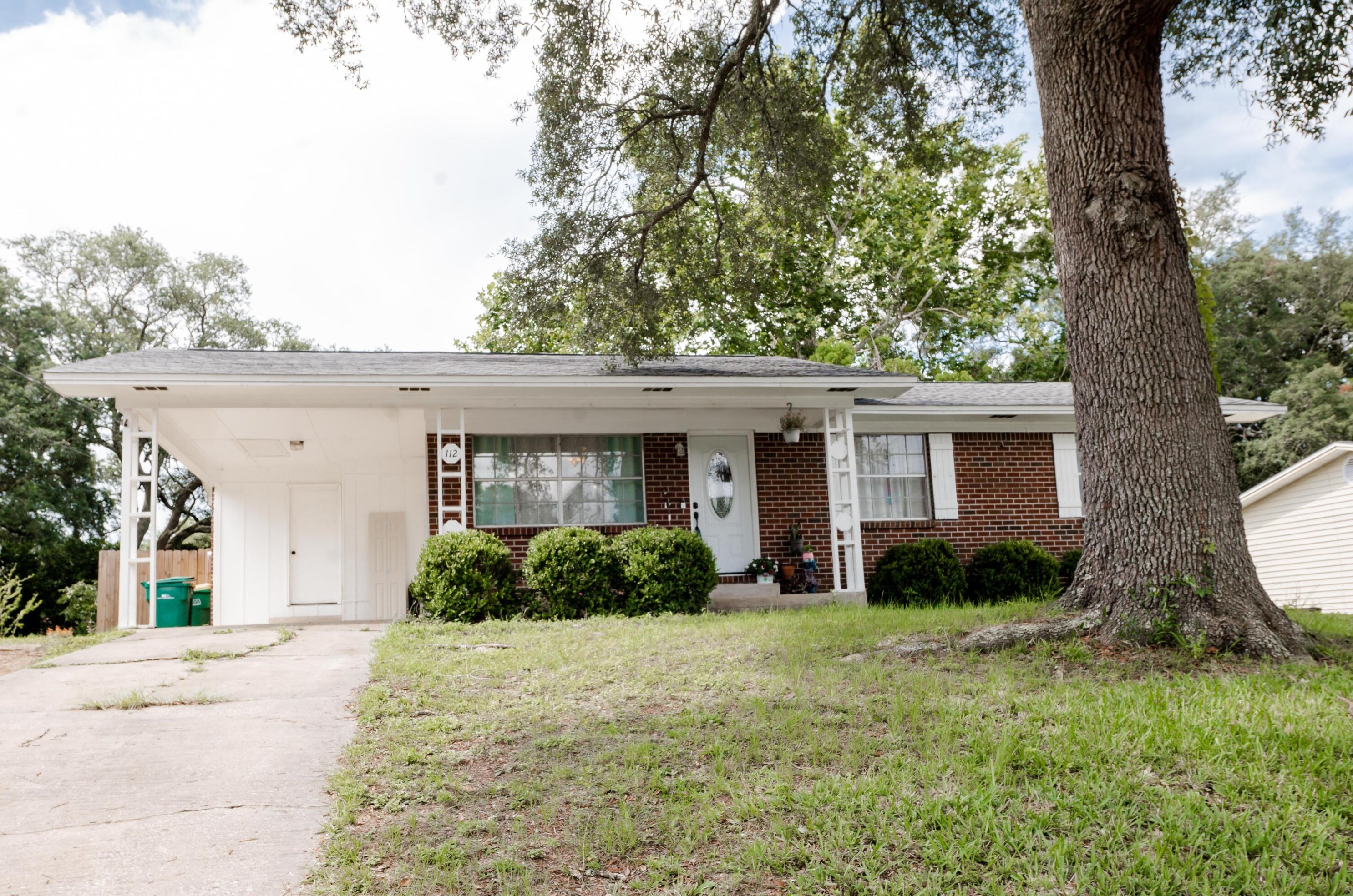 112 22nd St, Niceville, FL 32578-3136