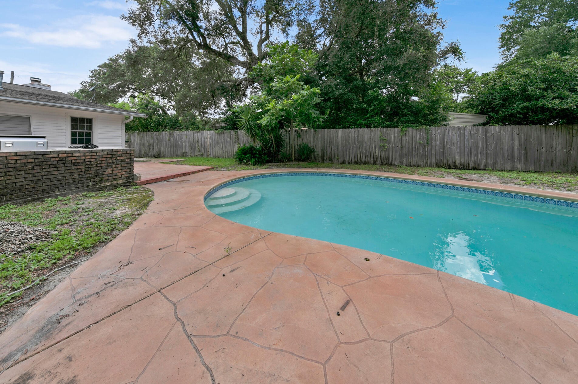 4 Camellia Dr, Mary Esther, FL 32569-2007