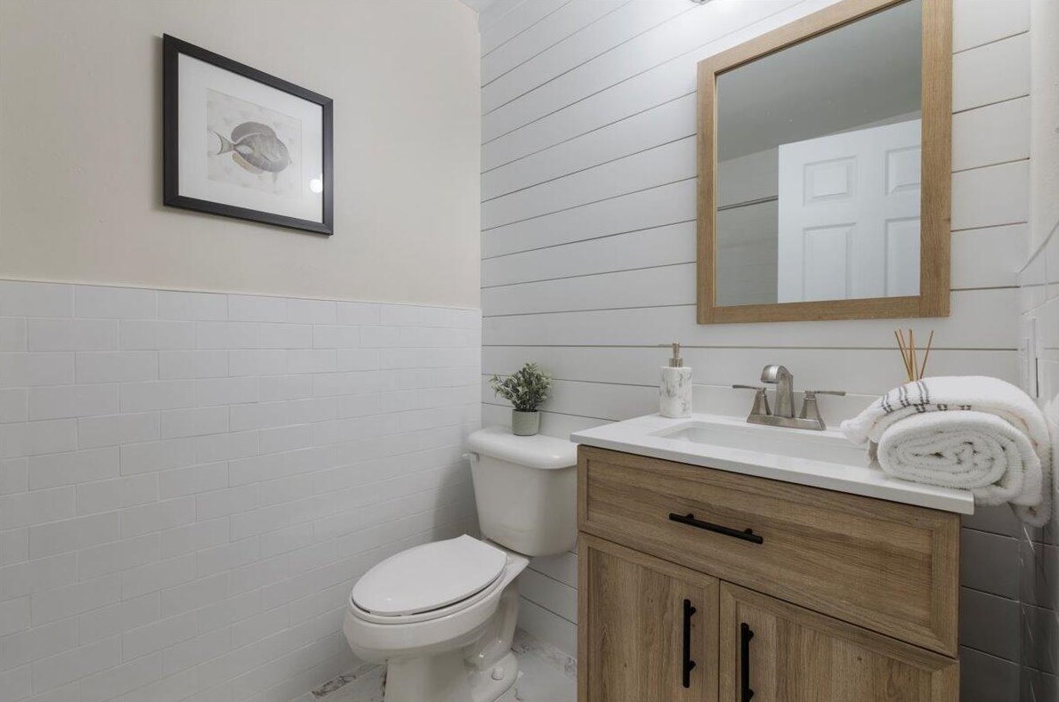 17 Mary Esther Dr, Mary Esther FL  32569-1831 exterior