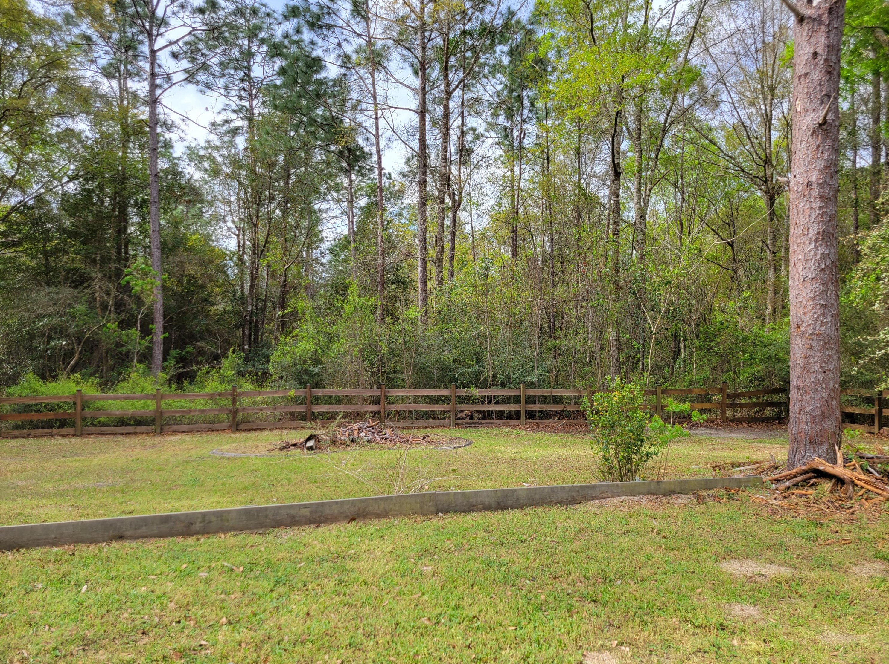 525 Shoal River Dr, Crestview FL  32539-8359 exterior