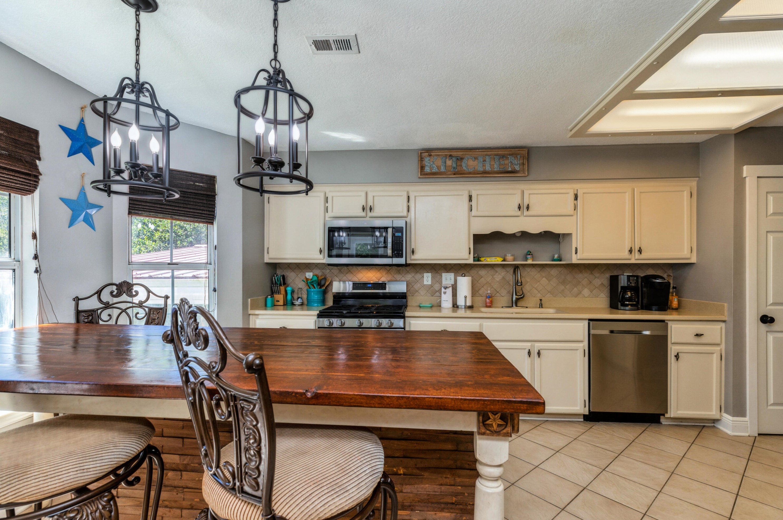 525 Shoal River Dr, Crestview FL  32539-8359 exterior