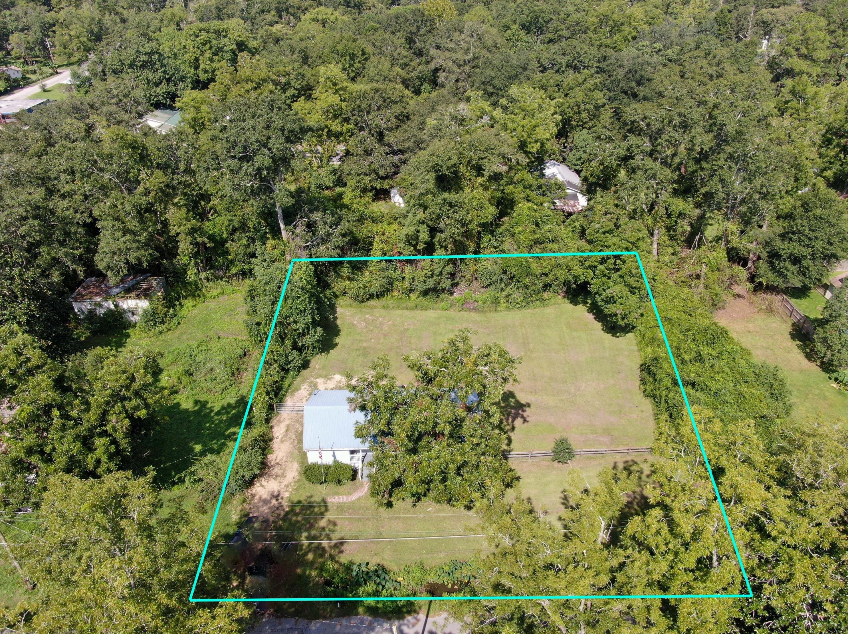 570 7th St, Sunny Hills, FL 32428