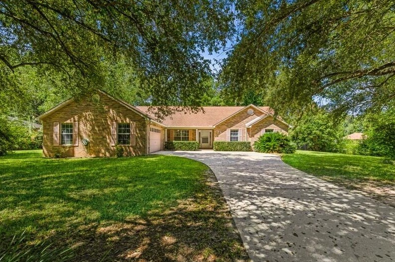 159 Twin Oak Dr, Crestview, FL 32536-9383