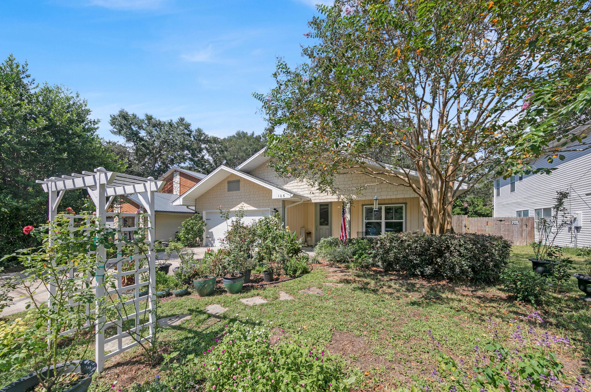 106 Hydac Rd, Fort Walton Beach, FL 32547-2079