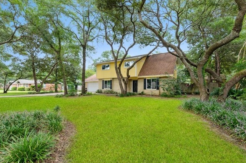 122 Pamela Ann Dr, Fort Walton Beach, FL 32547-1327