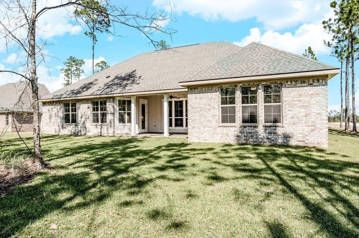 705 Coastal Breeze Dr, Freeport, FL 32439