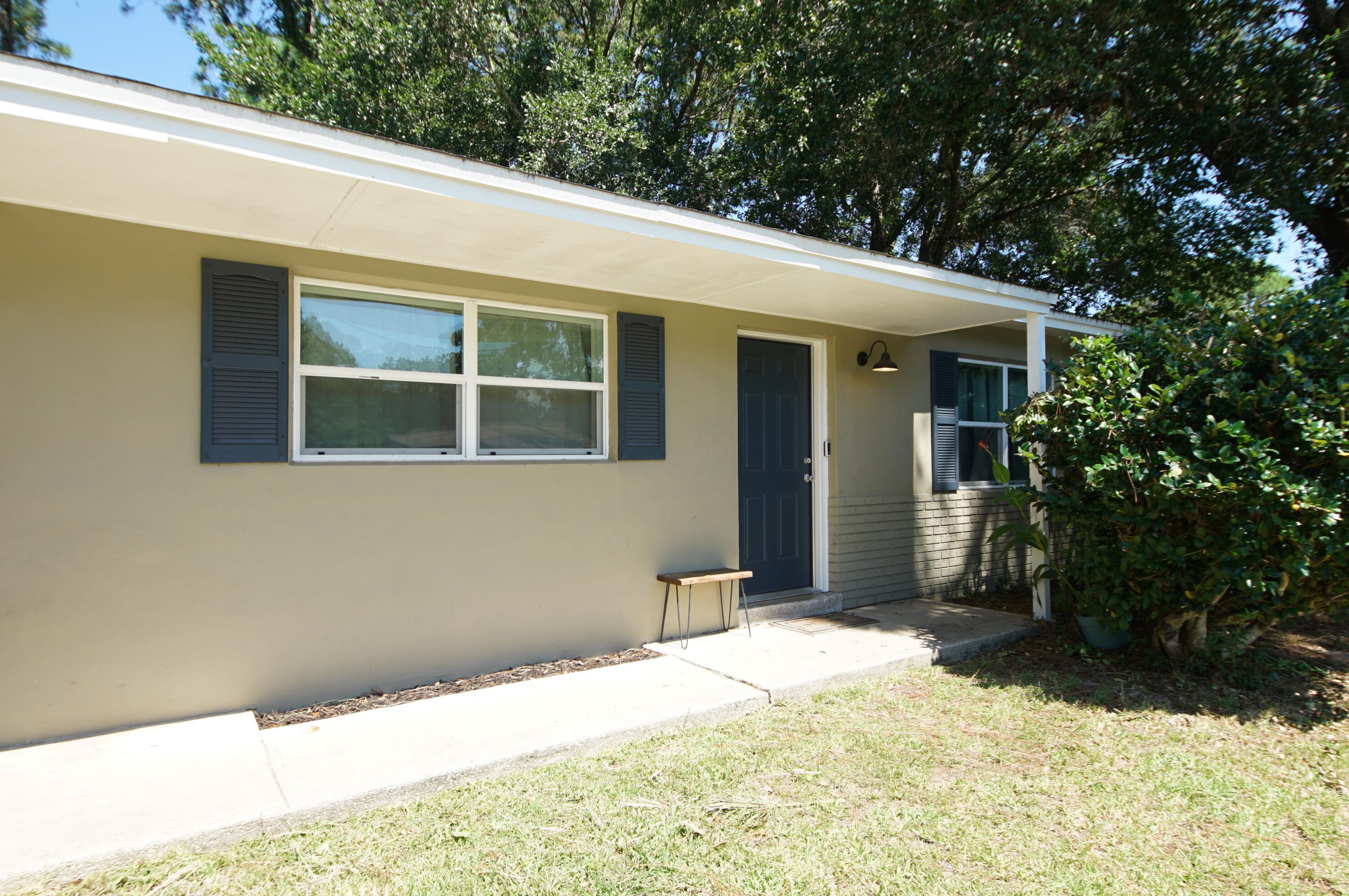 523 E Hollywood Blvd E, Mary Esther, FL 32569