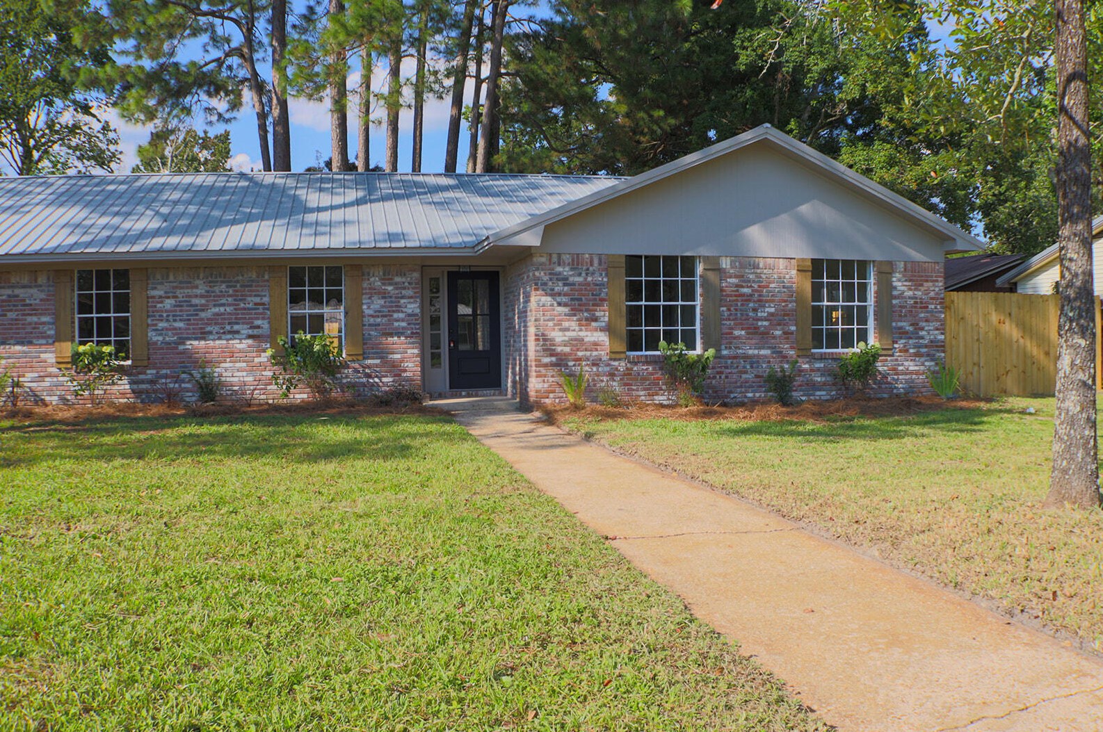 800 Surf Ln, Niceville, FL 32578-3532