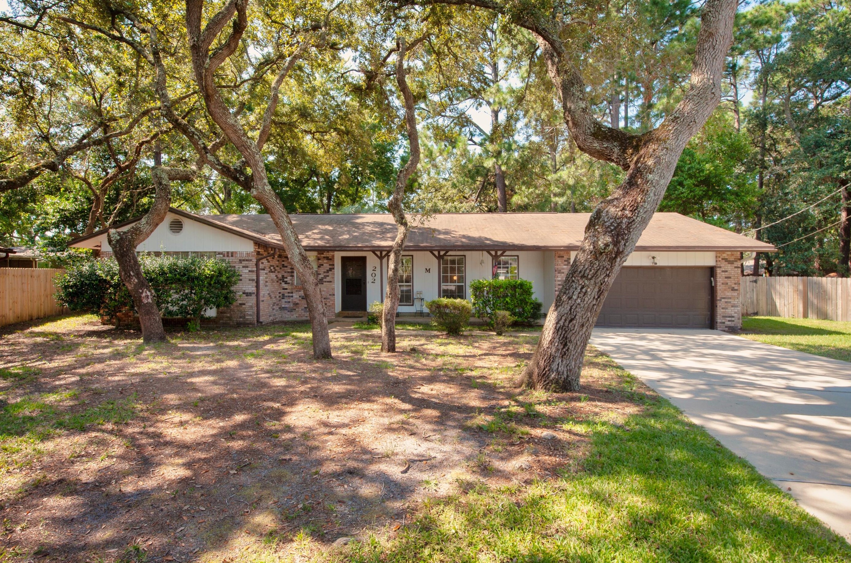 202 Elizabeth Ct, Fort Walton Beach, FL 32547-7116