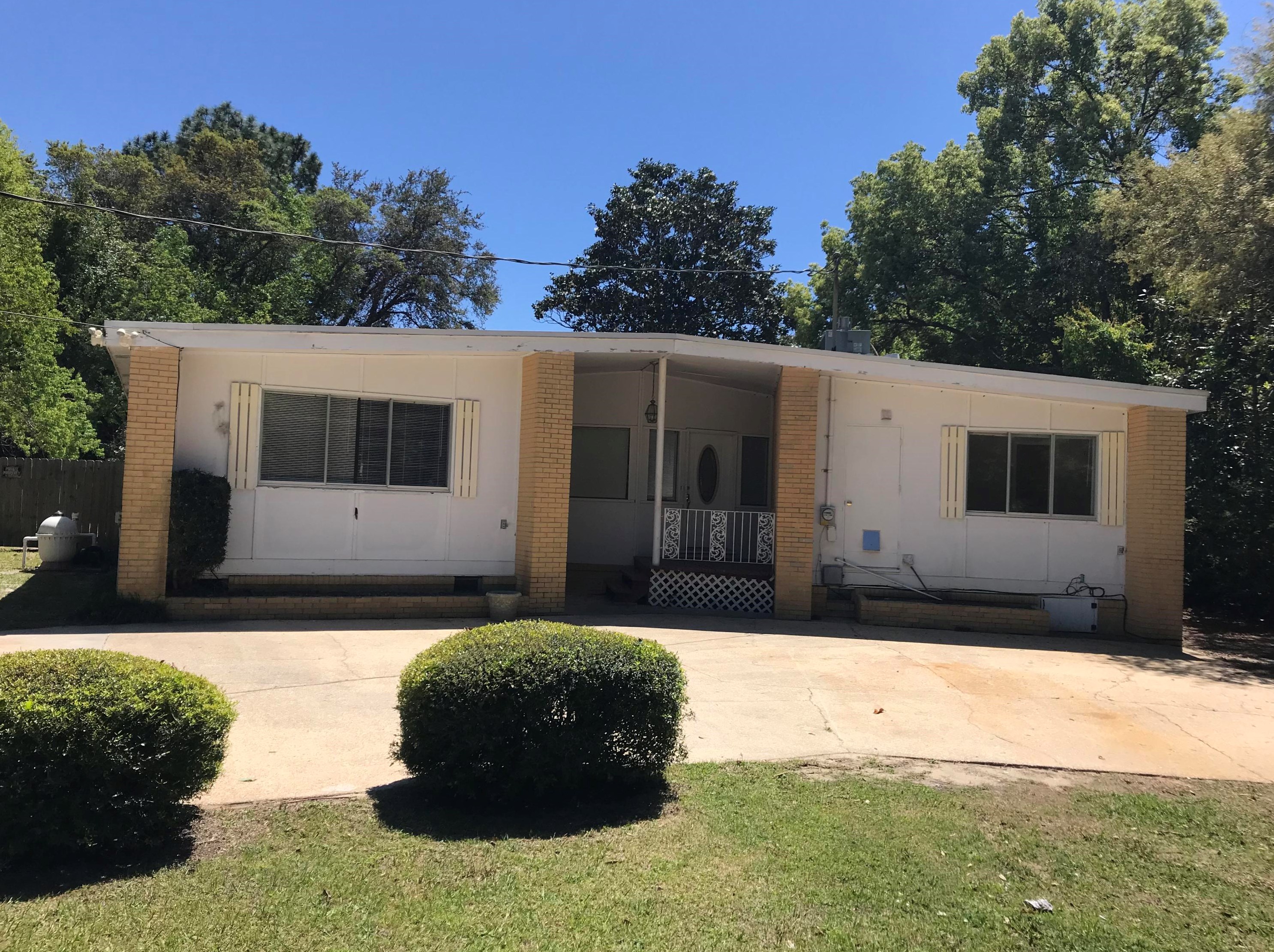 27 Holly Ave, Shalimar, FL 32579