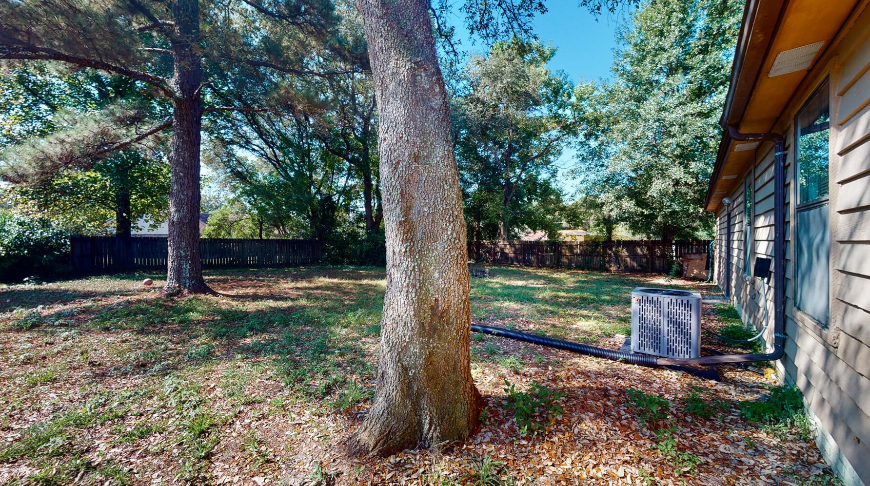 259 Grand Prix Dr, Crestview FL  32536-9296 exterior