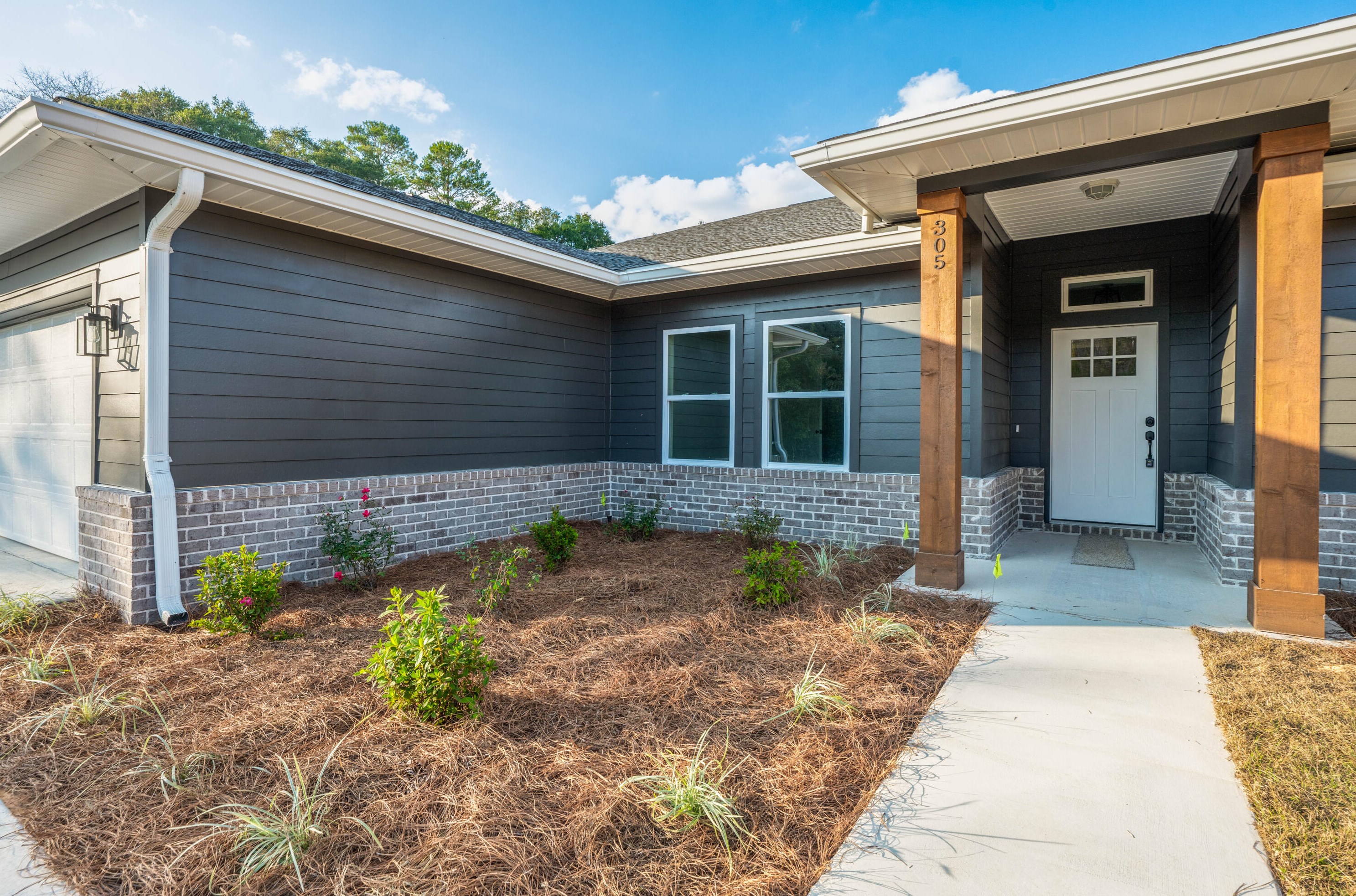 305 Willow Ave, Freeport, FL 32439