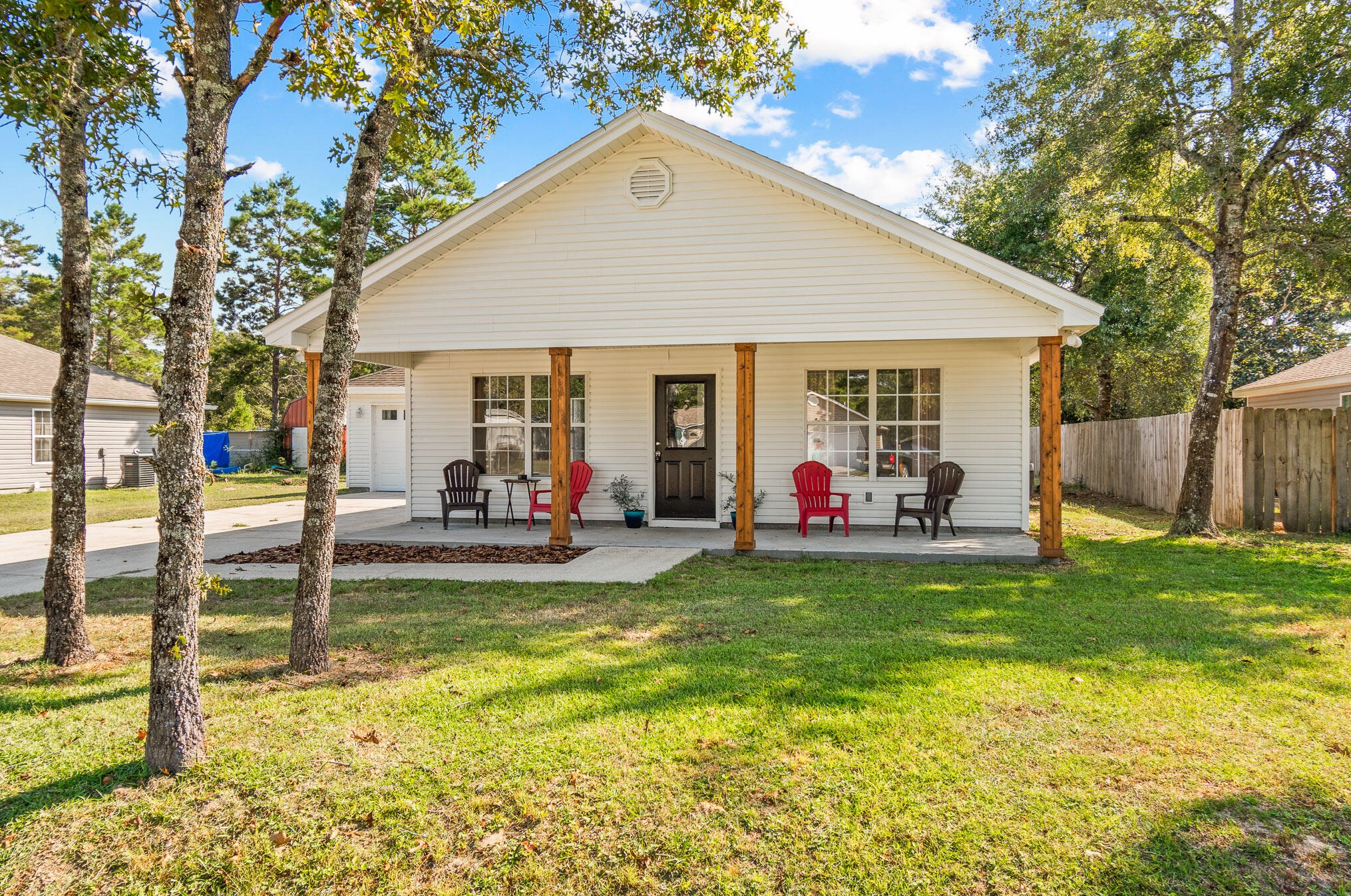 1369 Oakwood Lakes Blvd, Defuniak Springs, FL 32433
