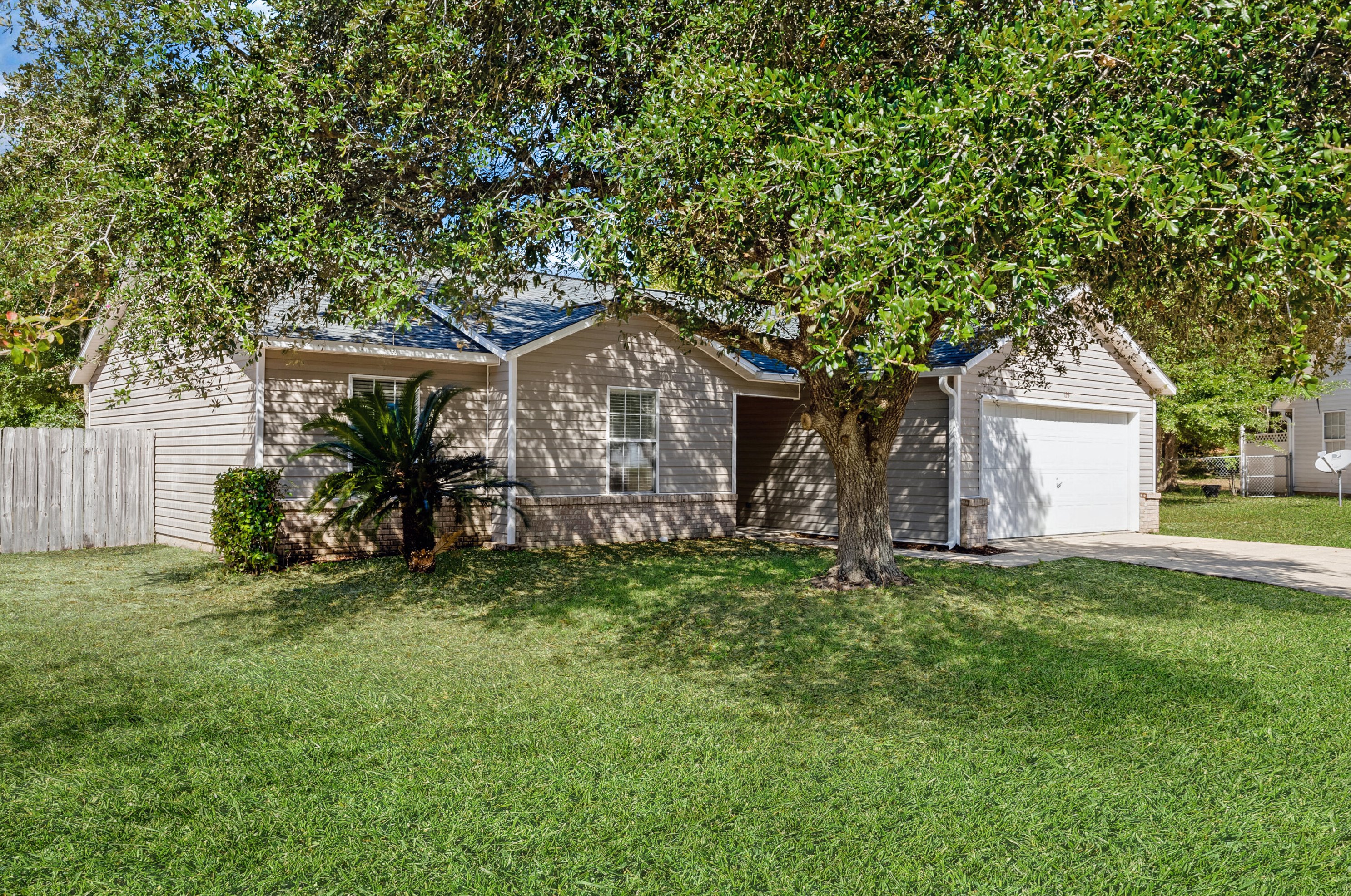 125 Oak Terrace Dr, Crestview, FL 32539-8382