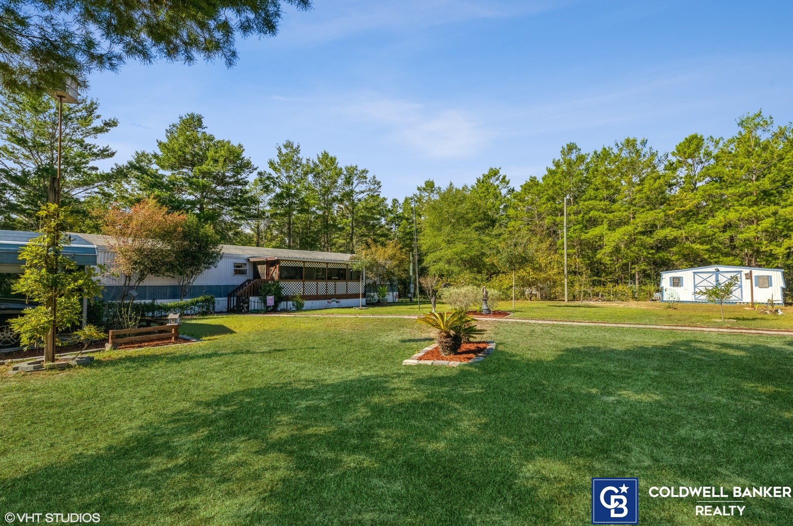 94 E Crocus Ave E, Defuniak Springs, FL 32433