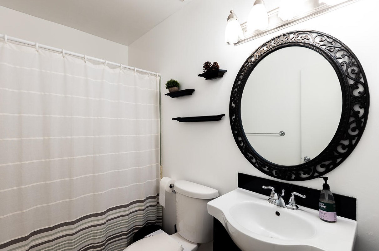 6 Lakeview Dr, Mary Esther FL  32569-1418 exterior