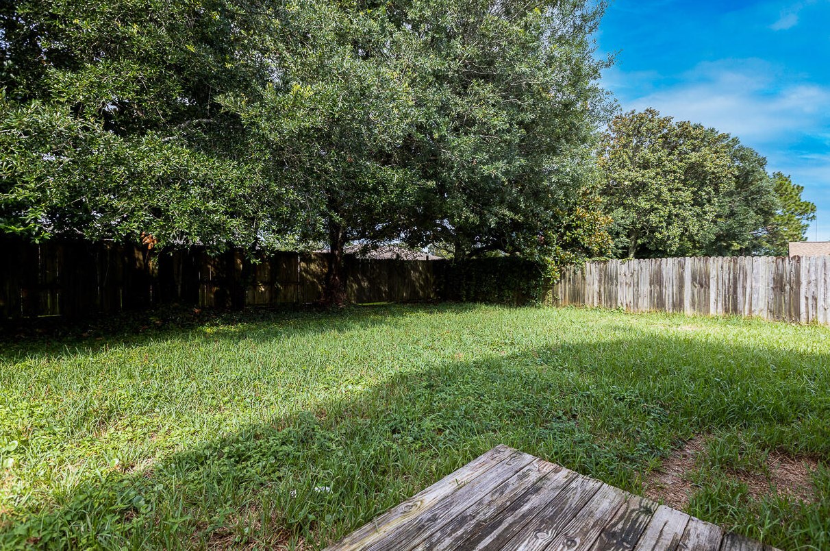 6 Lakeview Dr, Mary Esther FL  32569-1418 exterior