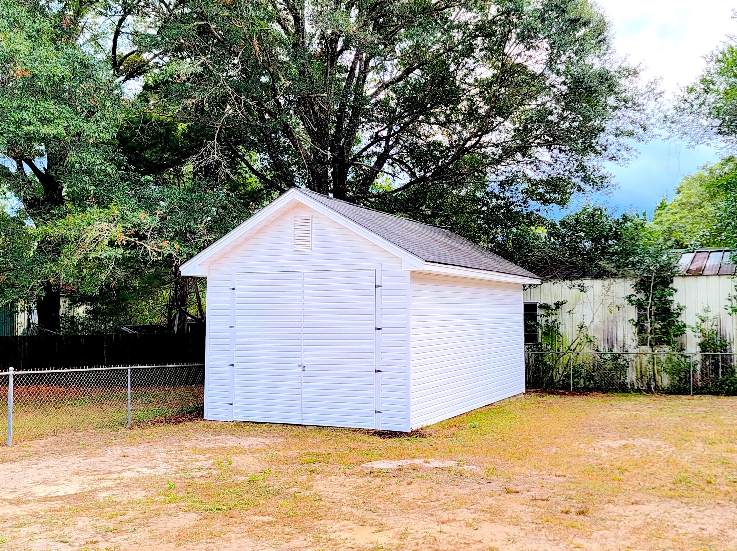 559 Robinson Ave, Crestview FL  32539-4623 exterior