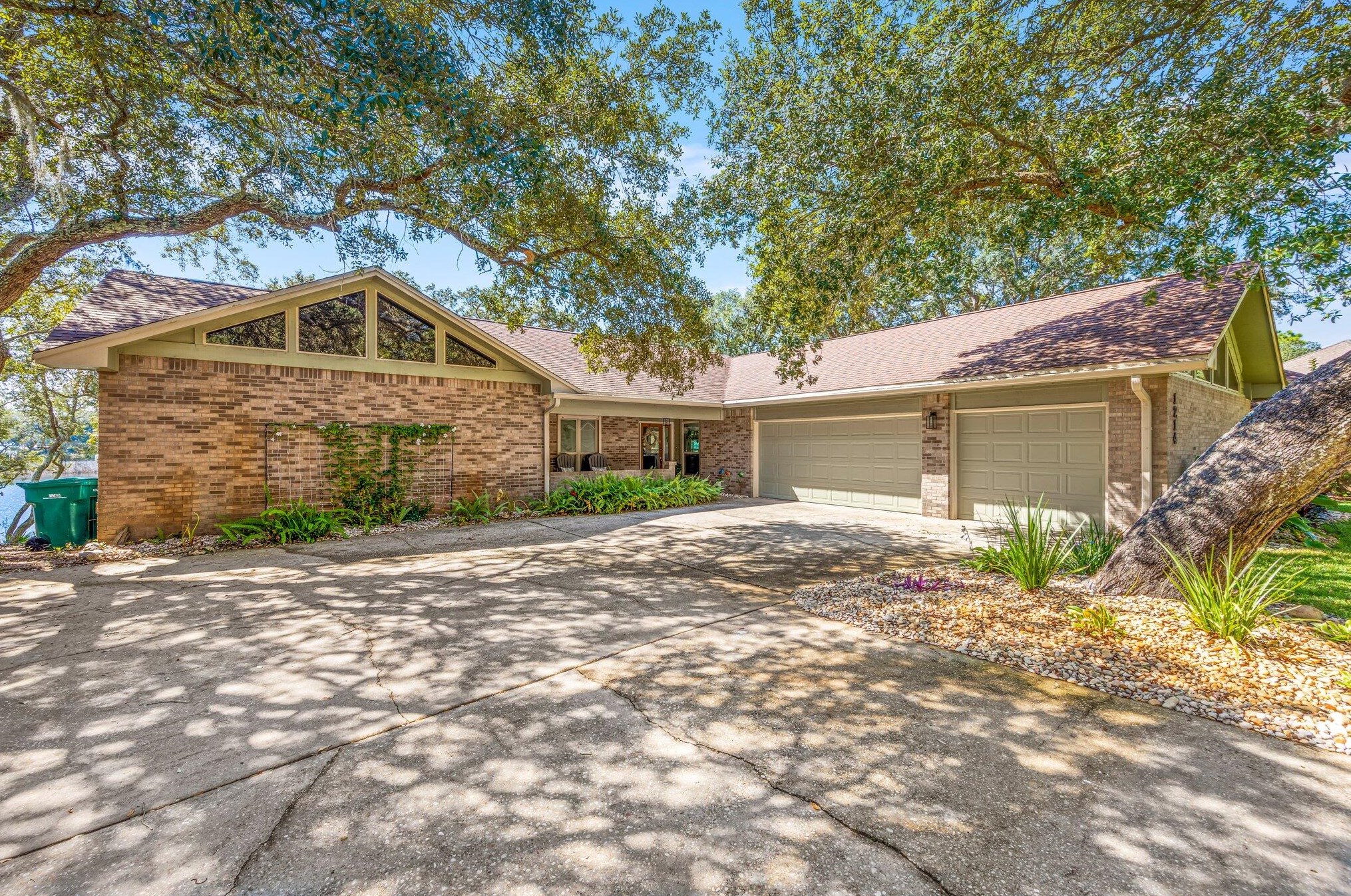 1214 N Lakeshore Dr, Niceville, FL 32578