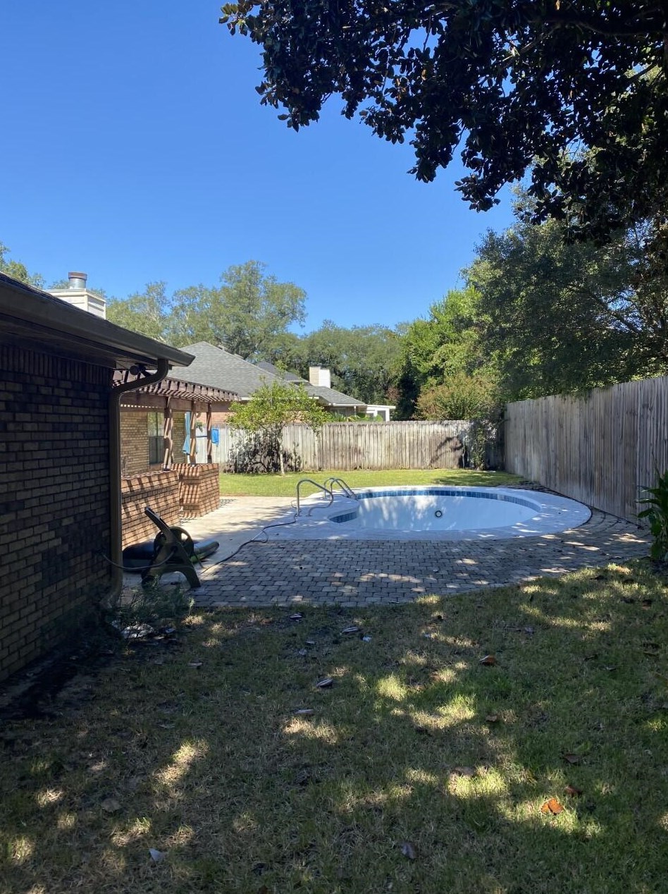 12 Shady Ln, Mary Esther, FL 32569